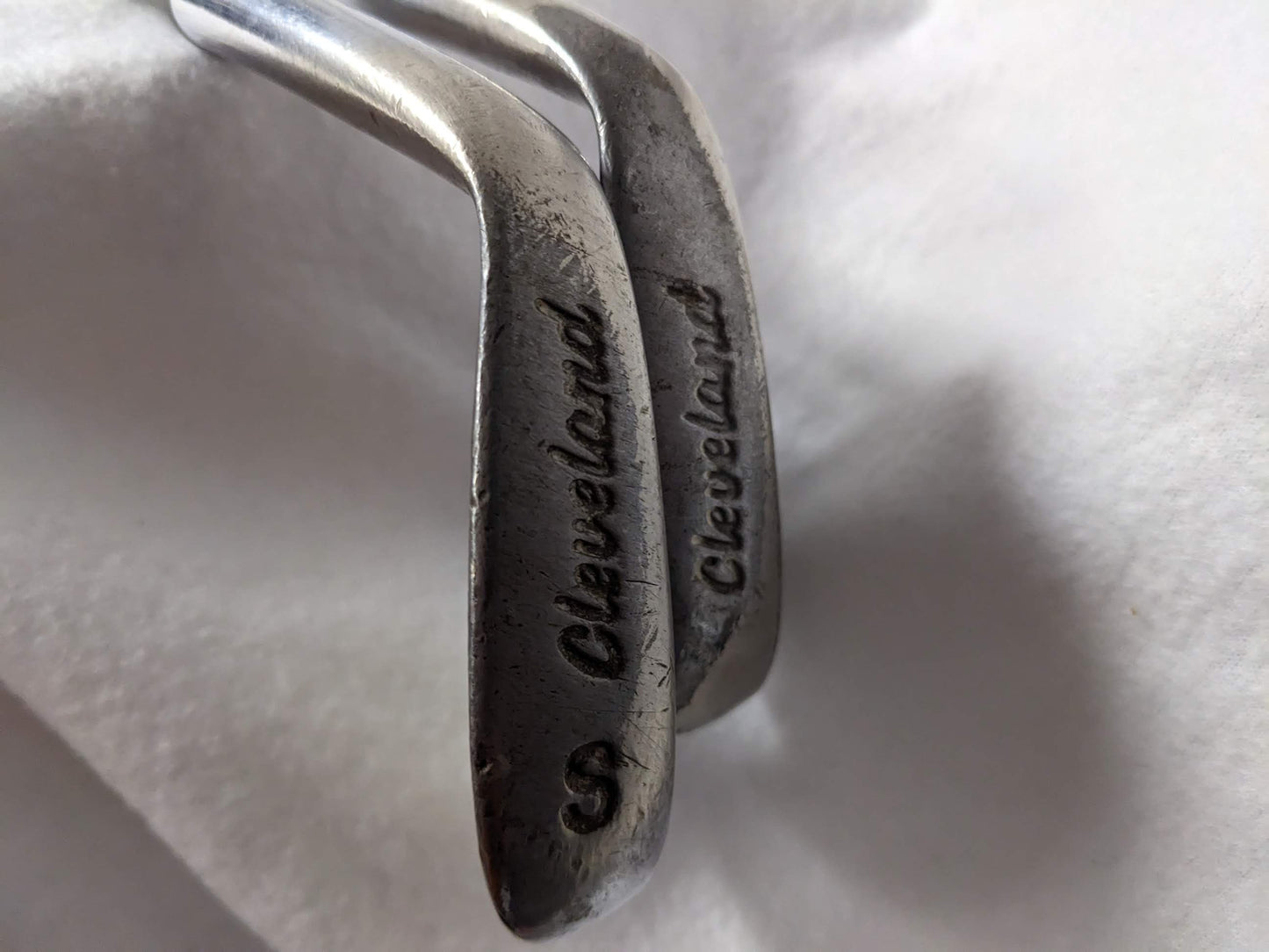 Cleveland 2 Wedge (RH) Golf Club Set Size 35 In Color Silver Condition Used