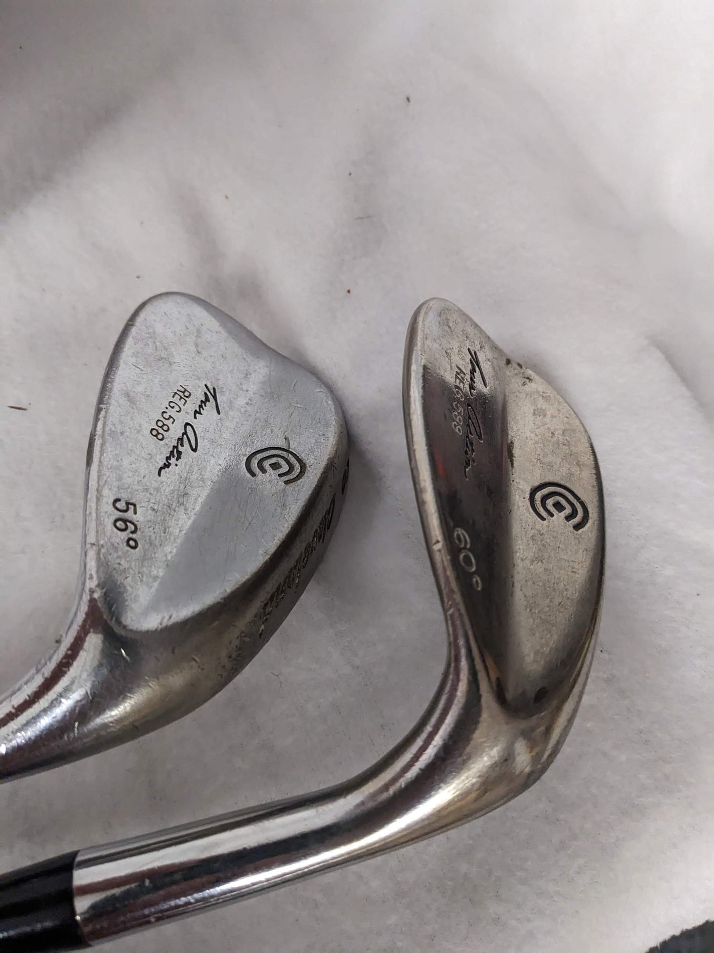 Cleveland 2 Wedge (RH) Golf Club Set Size 35 In Color Silver Condition Used