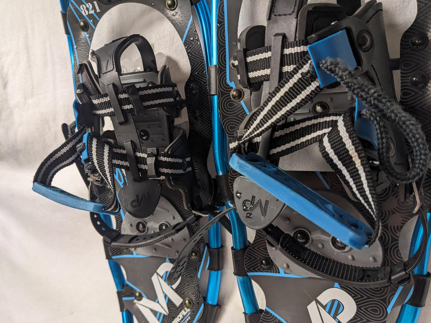 Mountain Profile MP821 Snowshoes Size 21 In Color Blue Condition Used