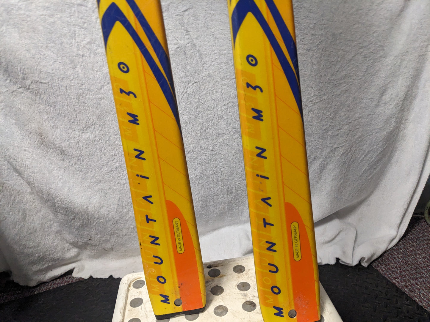 Volkl Mountain M30 XC Telemark Skis 75 mm Bindings Size 189Cm Yellow Used
