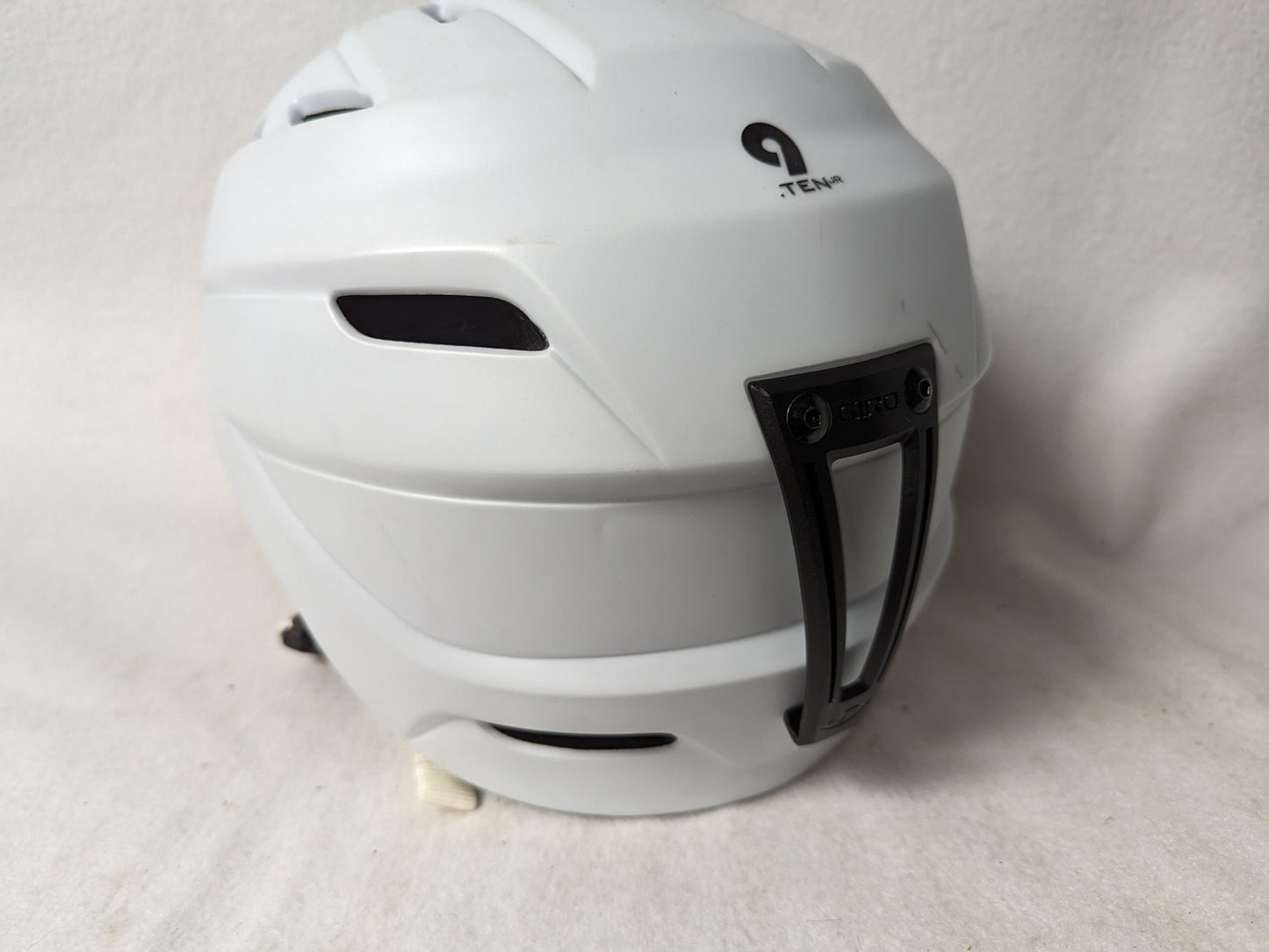 Giro 9 Ten Jr. Vented Ski/Snowboard Helmet Size Medium Color White Condition Used