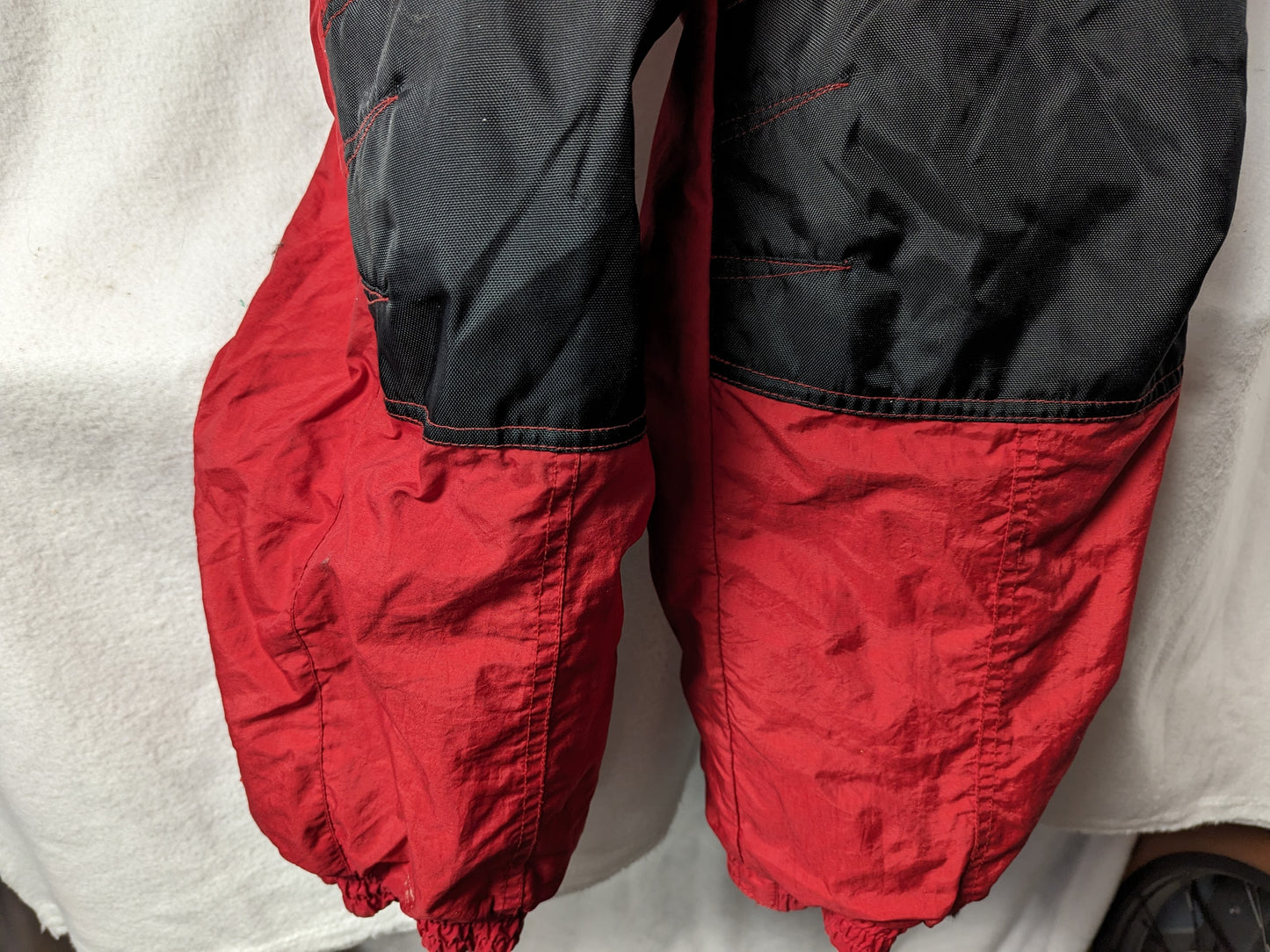 Jupa Insulated Youth Ski/Snowboard Snow Suit Size Youth Large Color Red Used