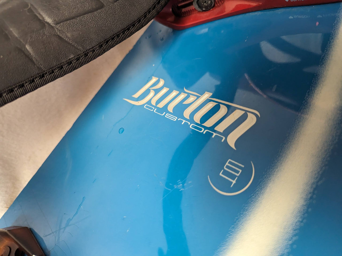 Burton Custom 64 Snowboard w/Burton Bindings (mismatched toe straps) Size 164 Cm Color Blue Condition Used