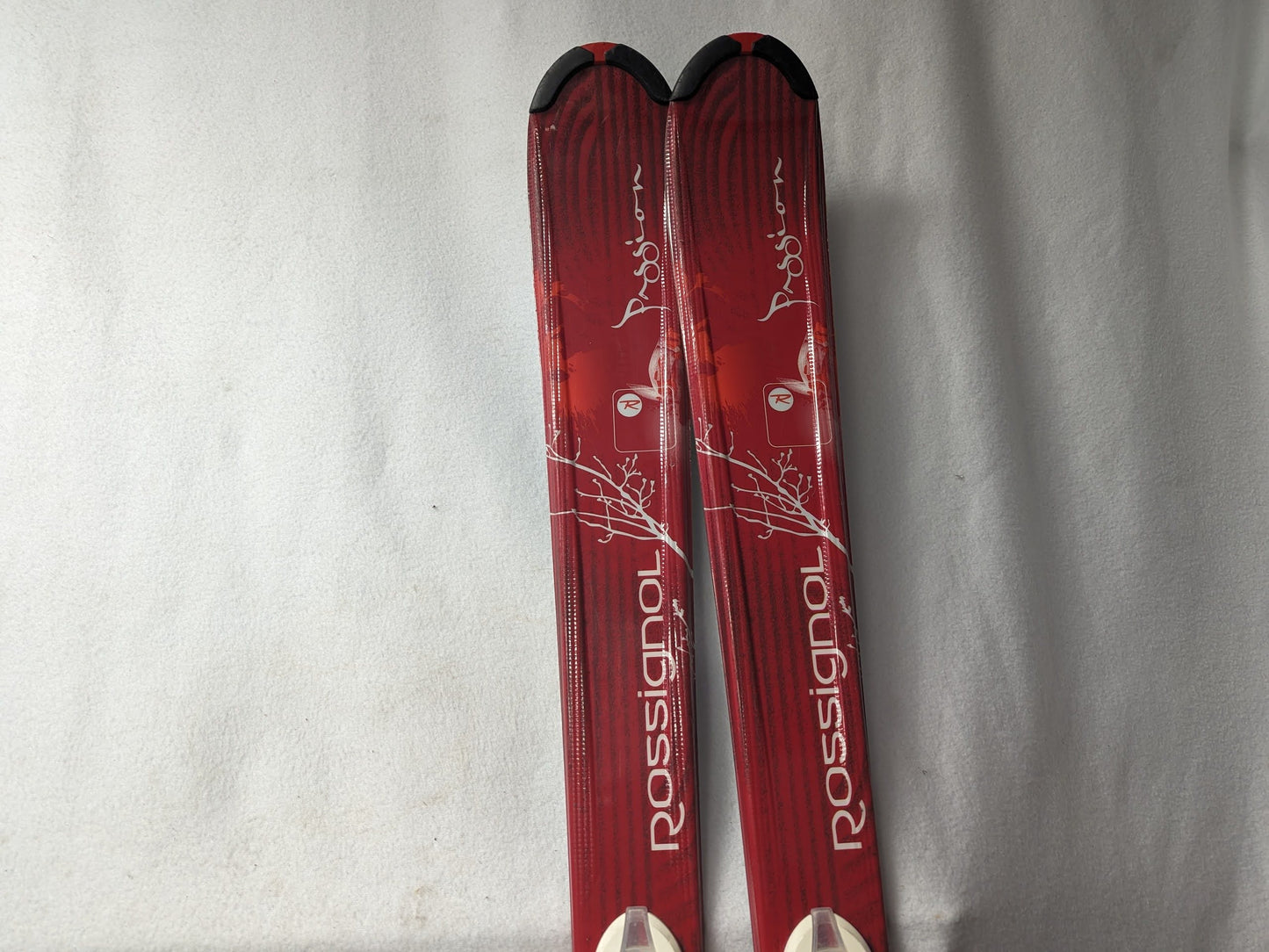 Rossignol Passion Youth Skis w/Rossignol Bindings Size 146 Cm Color Red Condition Used