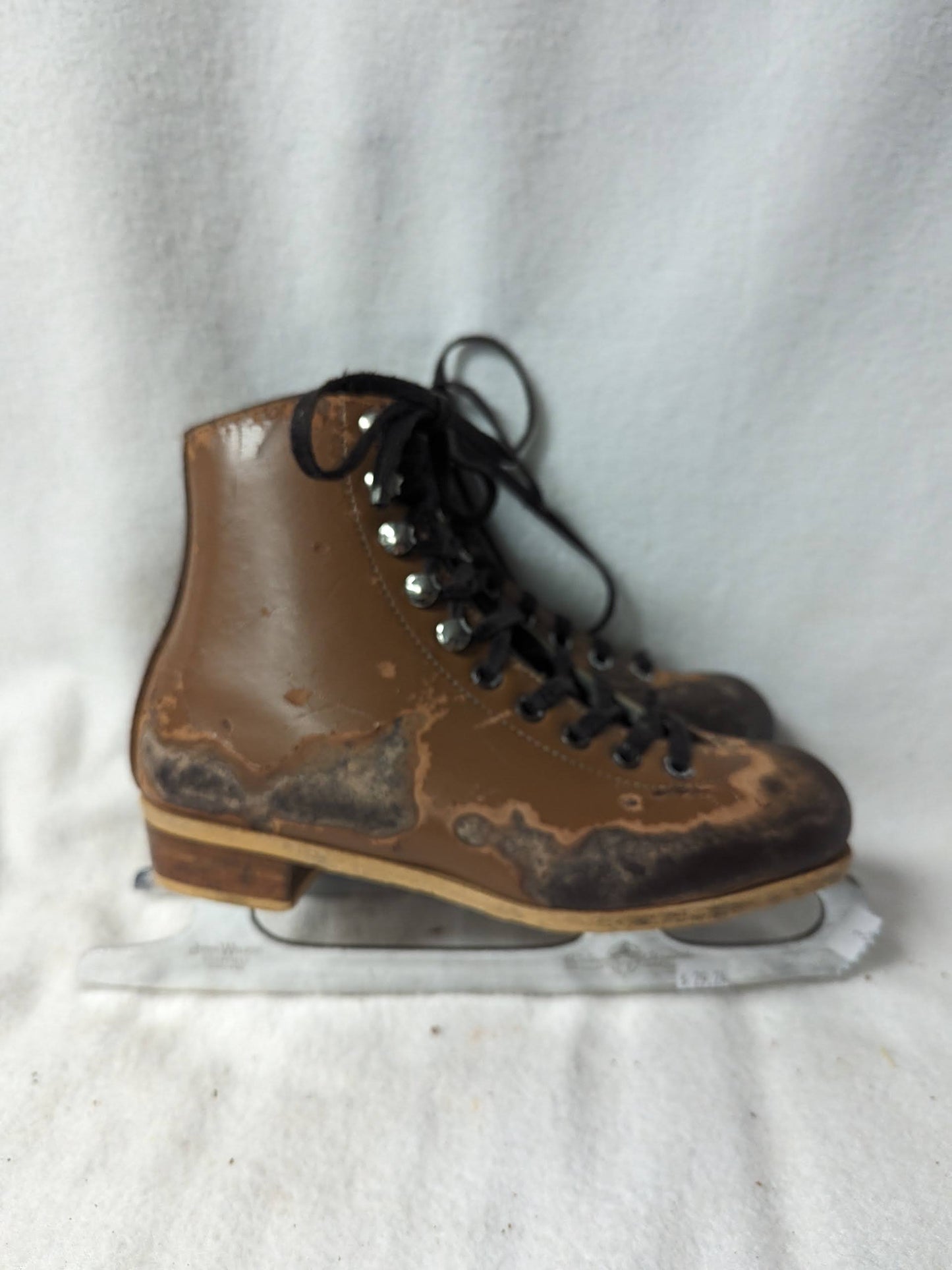 Rink Master Ice Skates Size 3 Color Brown Condition Used