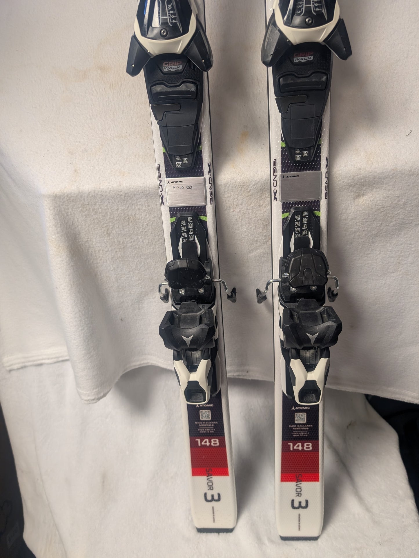 Atomic Savor Skis w/Atomic 10 Bindings Size 148 Cm Color White Condition Used