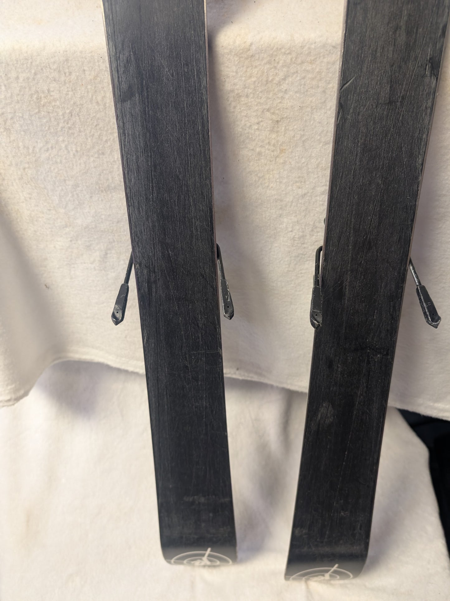 K2 Twin Tip Skis Juvy w/Rossignol Comp J Bindings Size 129 Cm Color Blue Used