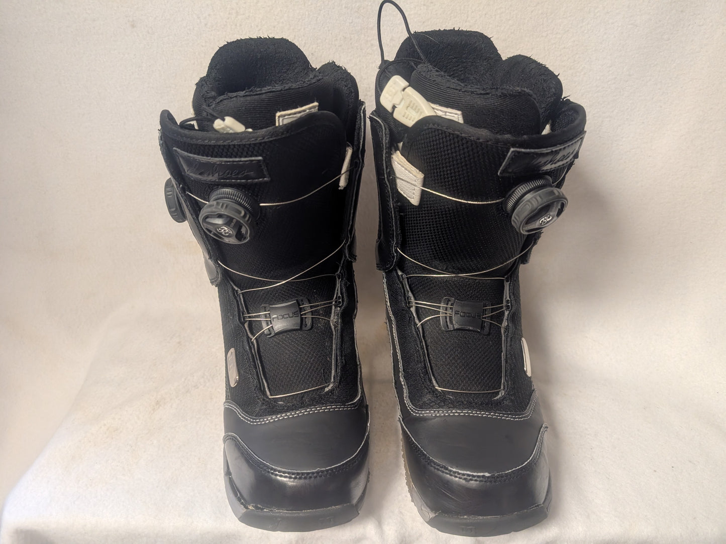 DC Boa Snowboard Boots Size 7W Black Used Women