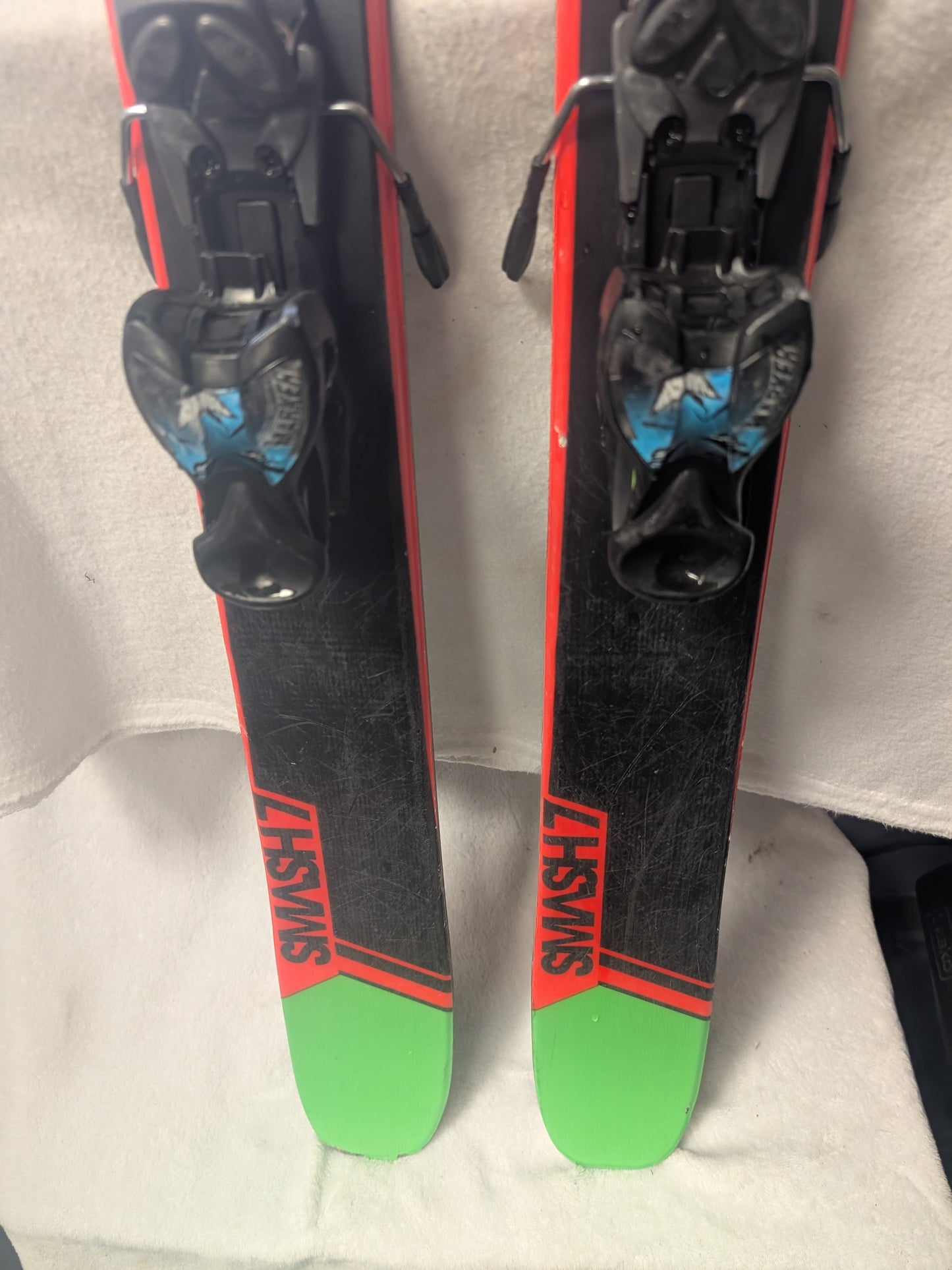 Rossignol Smash 7 Skis w/Marker Bindings Size 150 Black Used