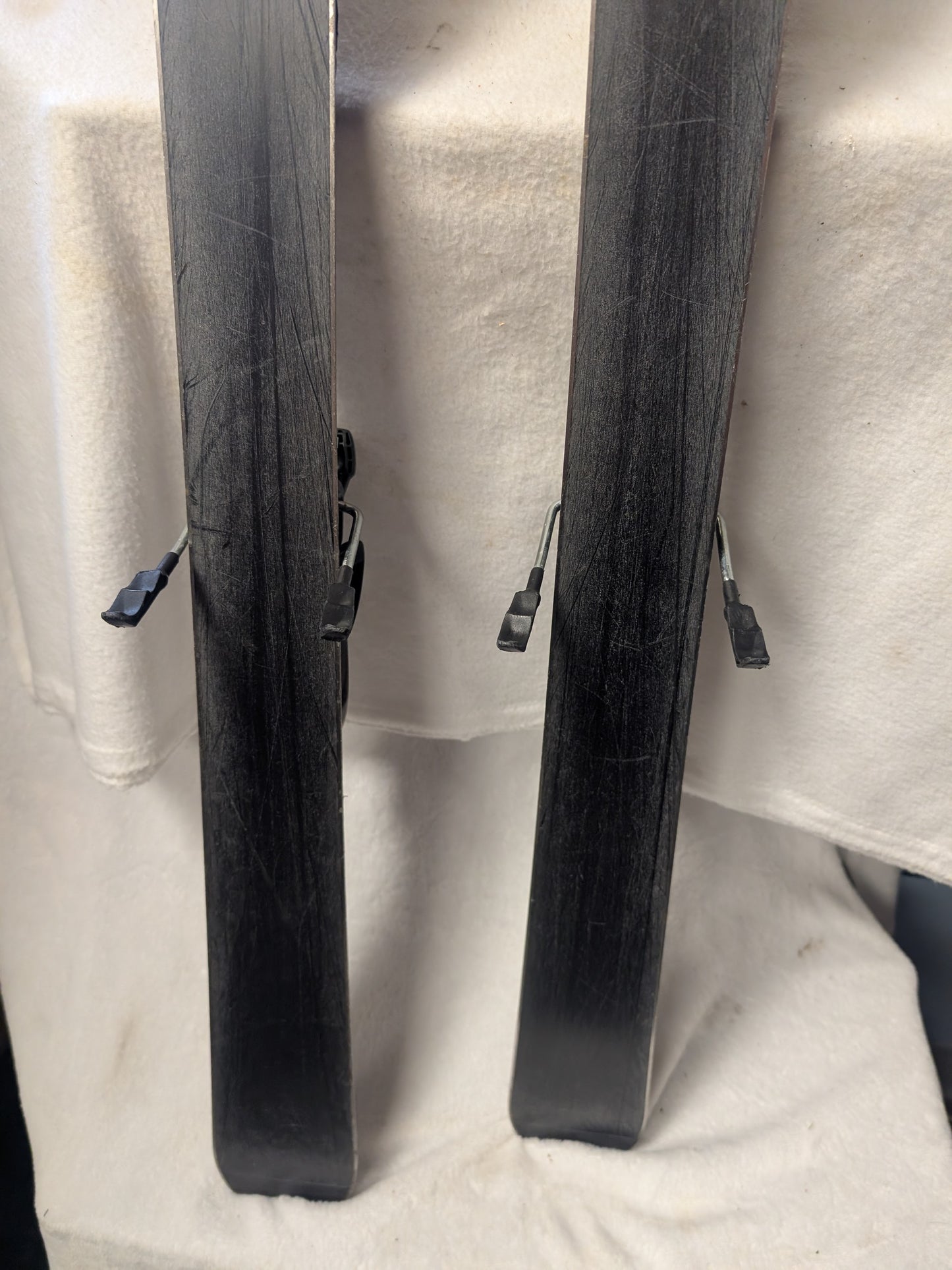 K2 FourR Triaxial Skis Juvy w/Marker M1000 Bindings Size 135 Cm Color Blue Used