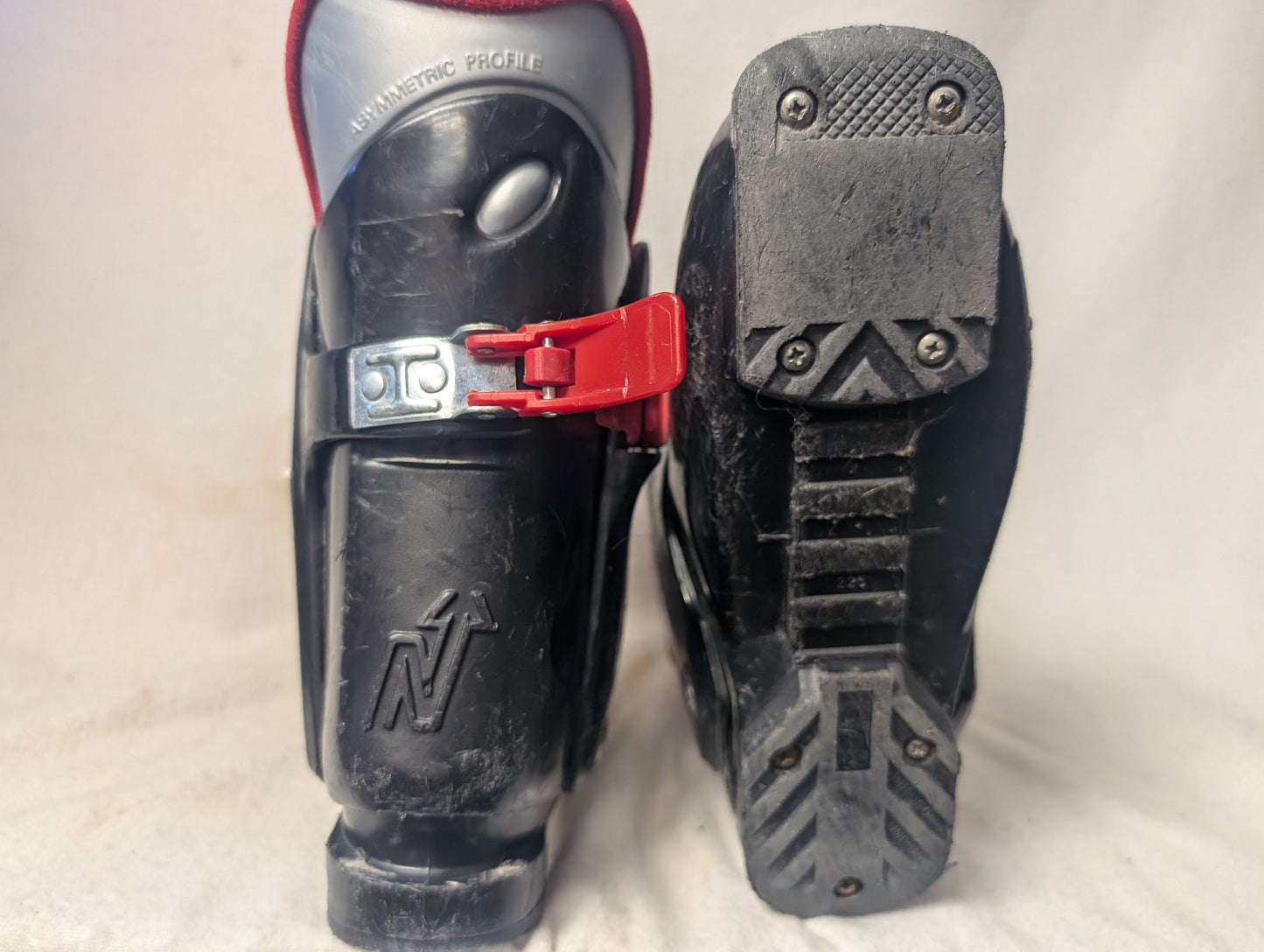 Salomon Youth Ski Boots Size 22.5 Color Black Used
