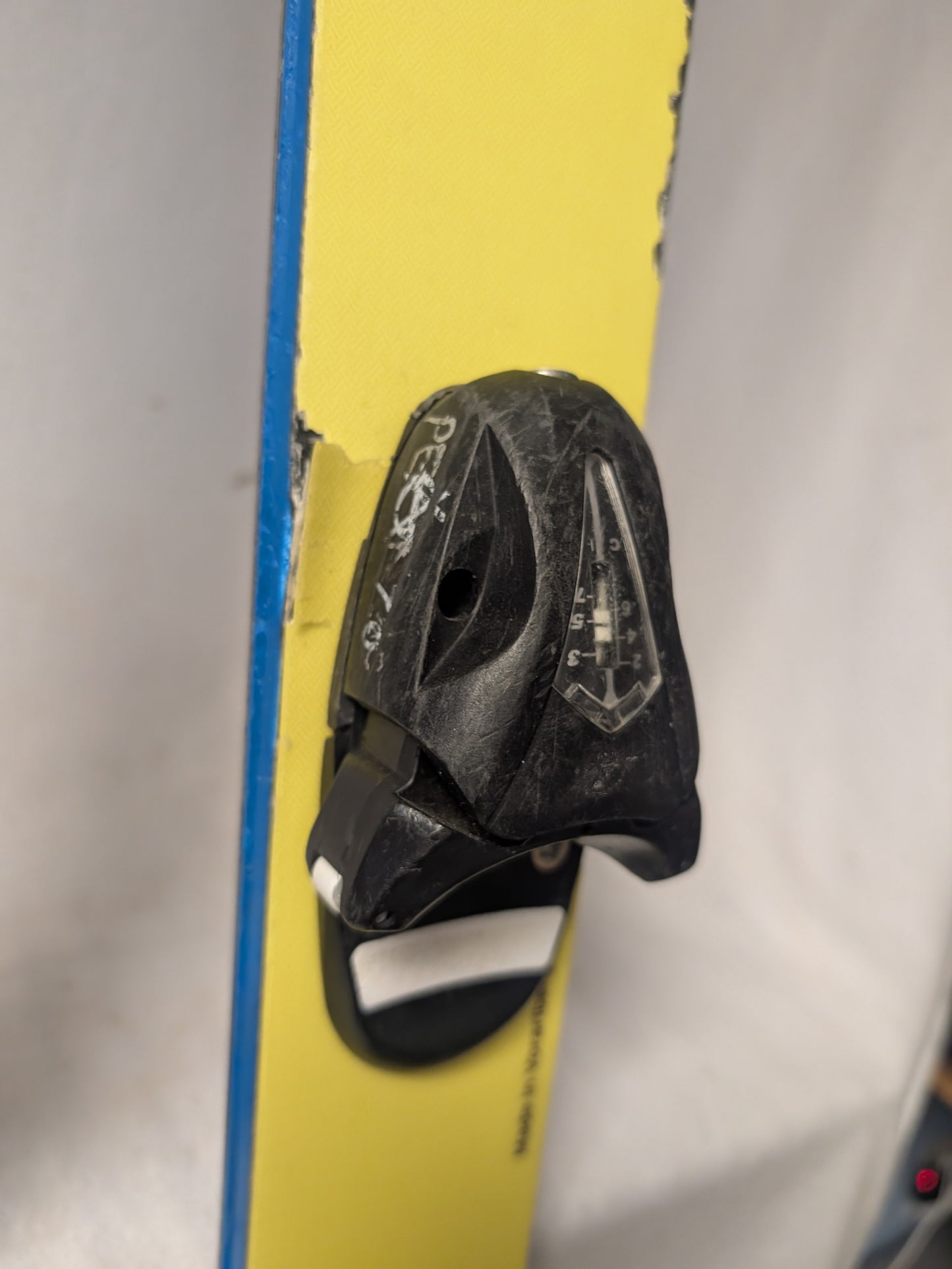 Head Mango Plum Skis w/Bindings Size 140 Cm Color Yellow Condition Used Clearance