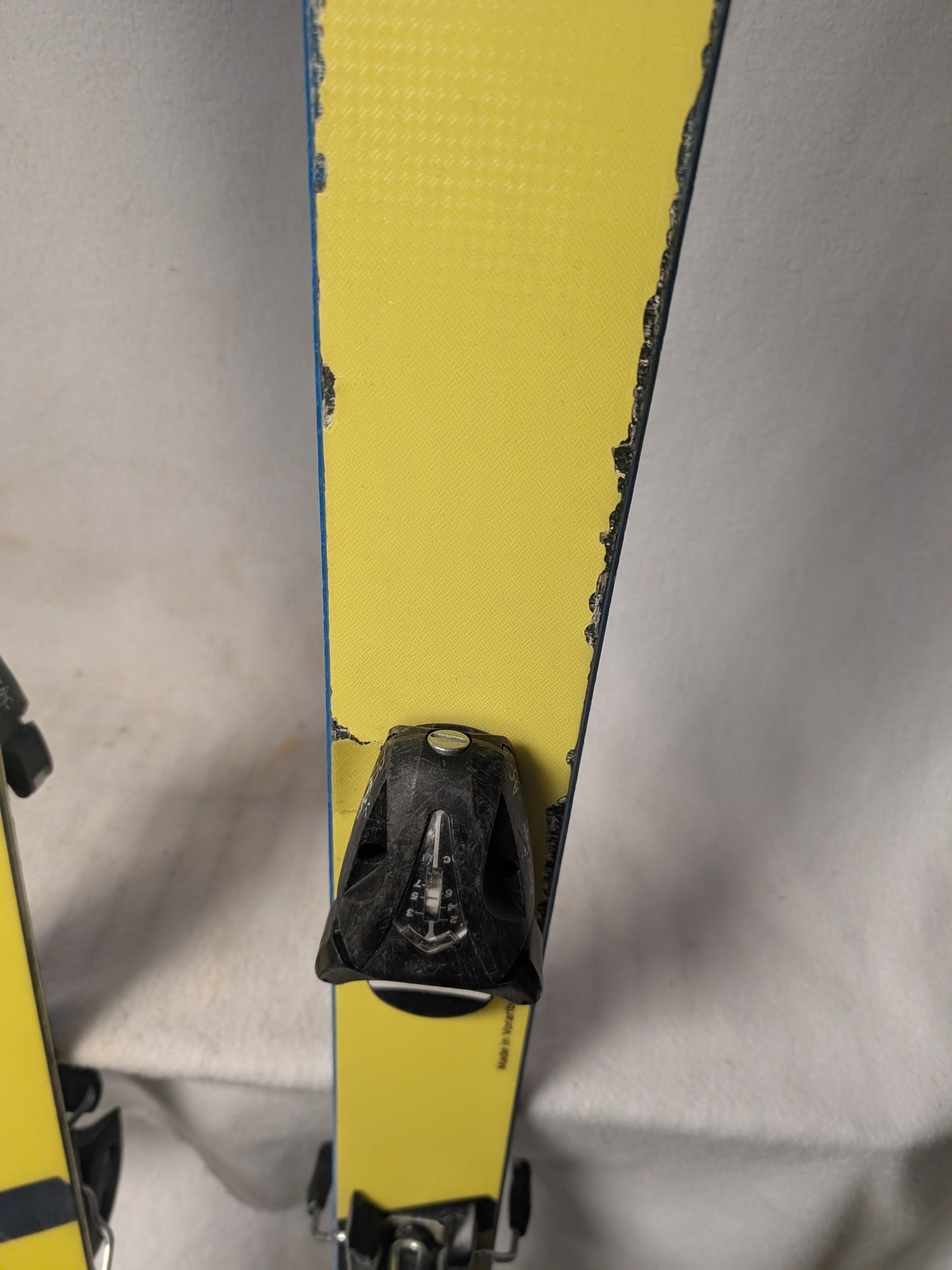 Head Mango Plum Skis w/Bindings Size 140 Cm Color Yellow Condition Used Clearance