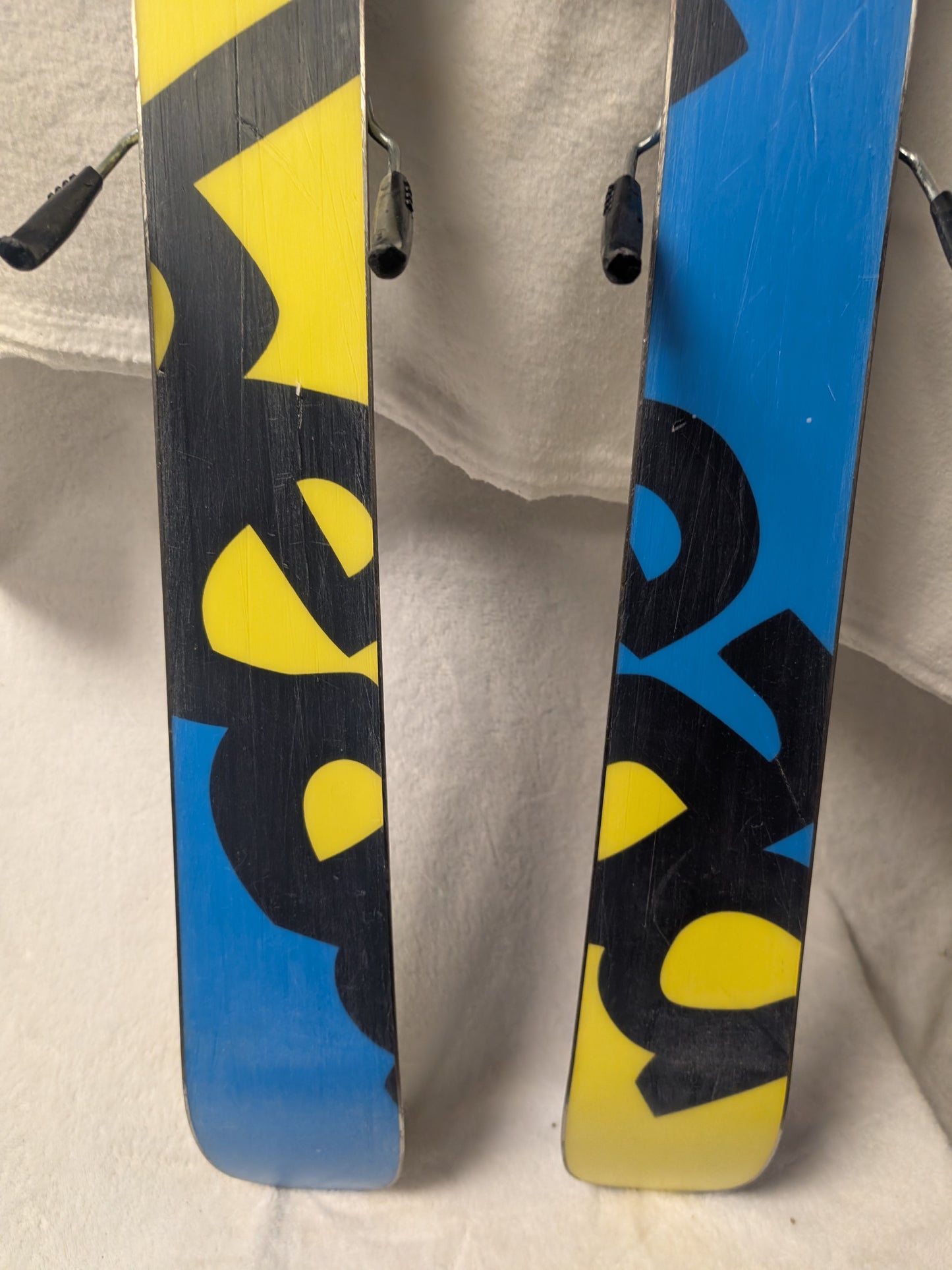Head Mango Plum Skis w/Bindings Size 140 Cm Color Yellow Condition Used Clearance