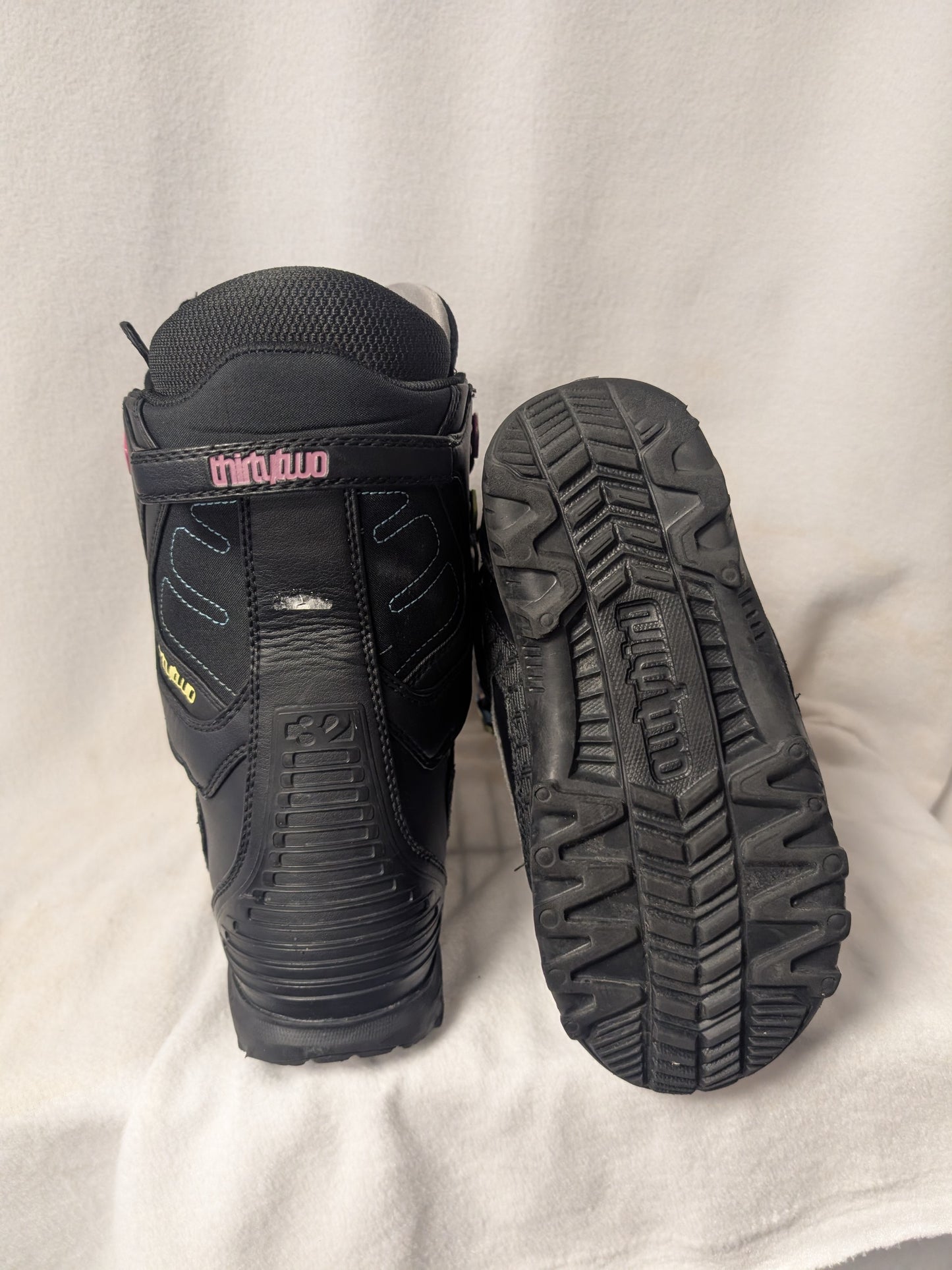 ThirtyTwo Snowboard Boots Women Size 7.5? Black Used Adult No Laces