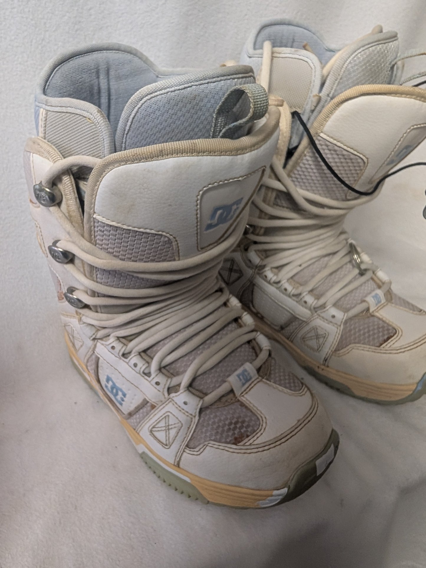 DC Snowboard Boots Women Size 8 White Used Adult