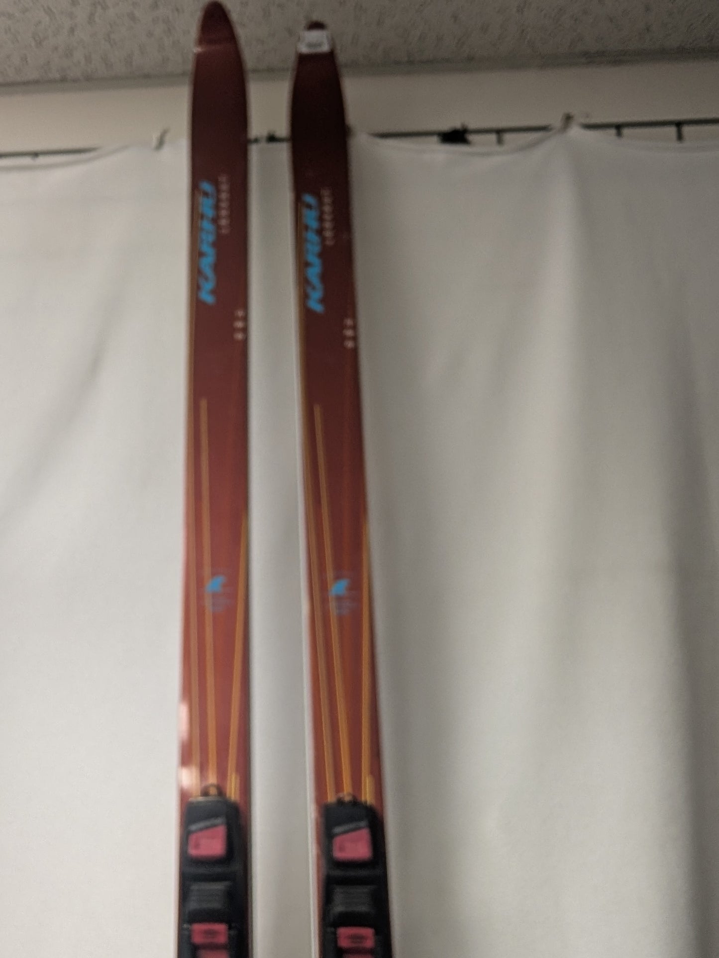 Back Country Karhu Lookout XC Skis NNN BC Bindings Size 190 Cm Orange Used