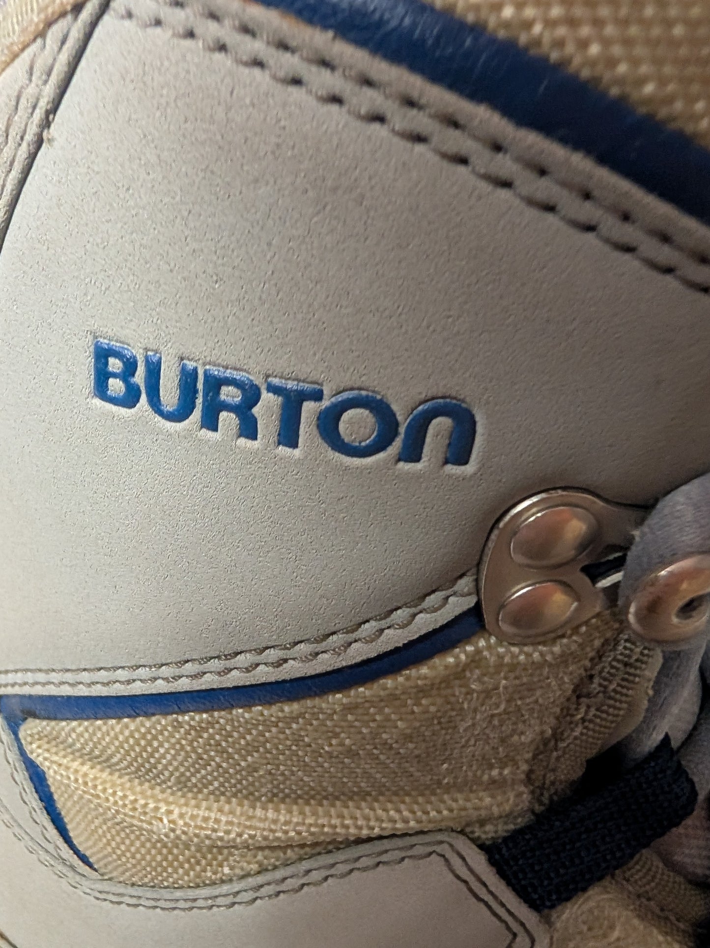 Burton Moto Kids Snowboard Boots Size 3 Gray Used