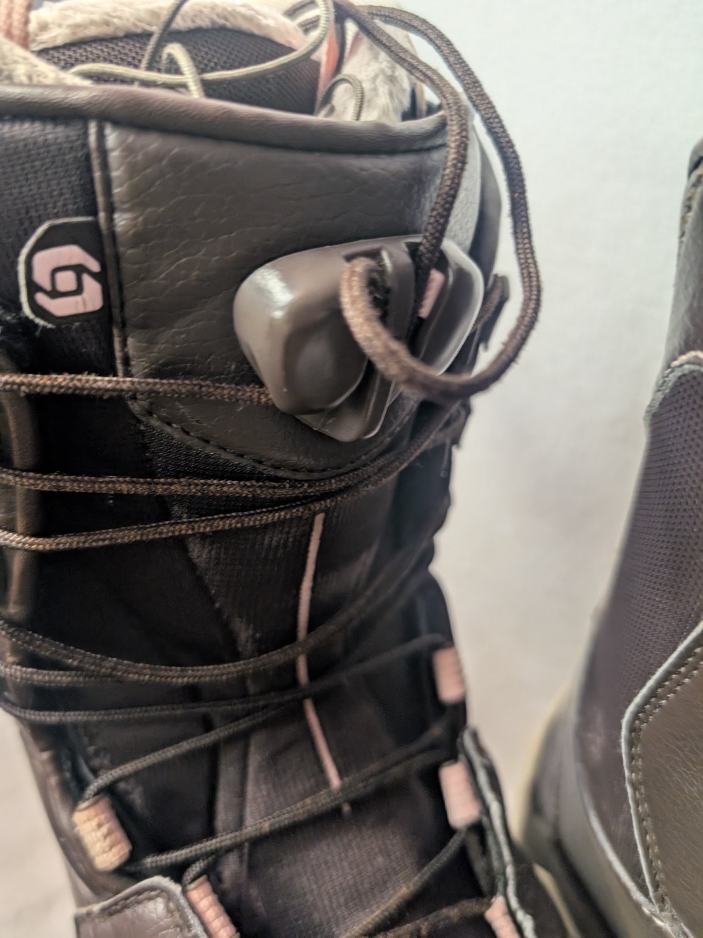 Salomon F20 Self Snowboard Boots Women Size 7.5 Brown Used Adult