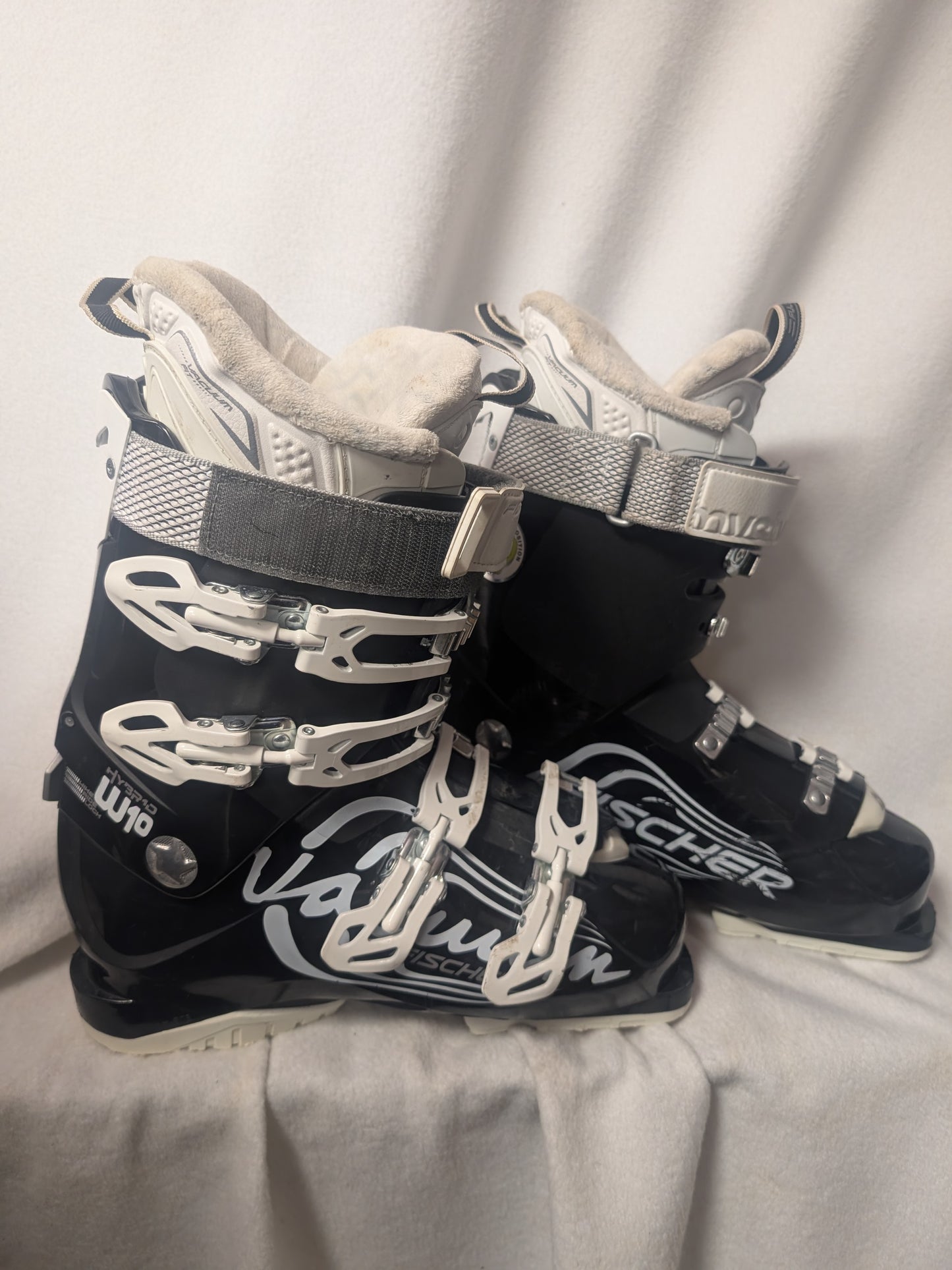 Fischer Vacuum Hydro 10 W10 Ski Boots Size 26.5 Color Black Used