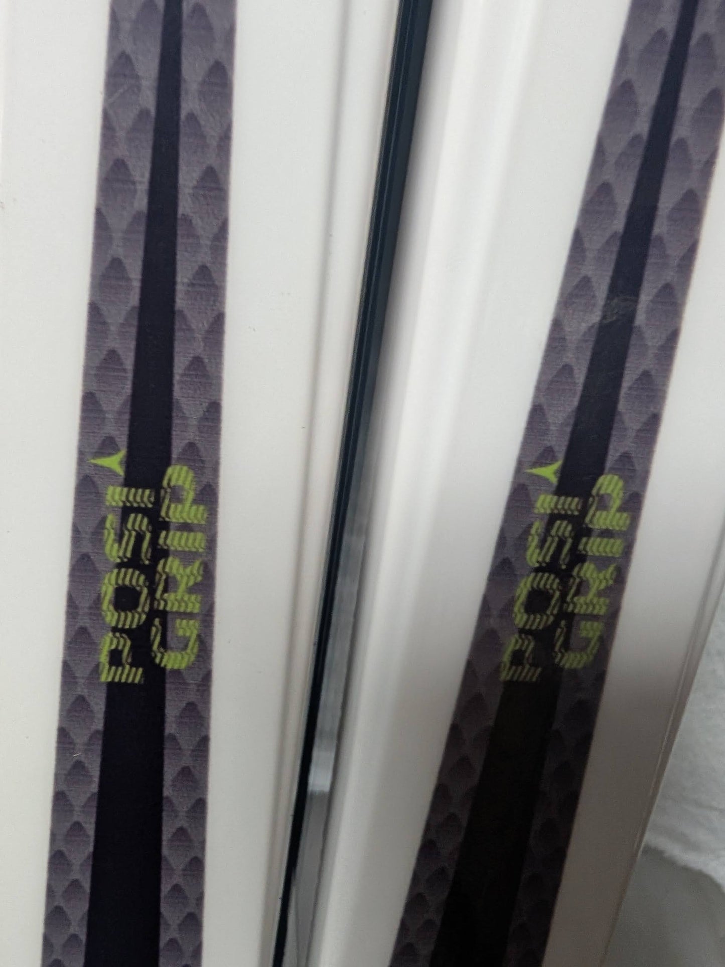 Classic Cross Country Fischer XC Skis SNS Profil Bindings Size 184 Cm White Used