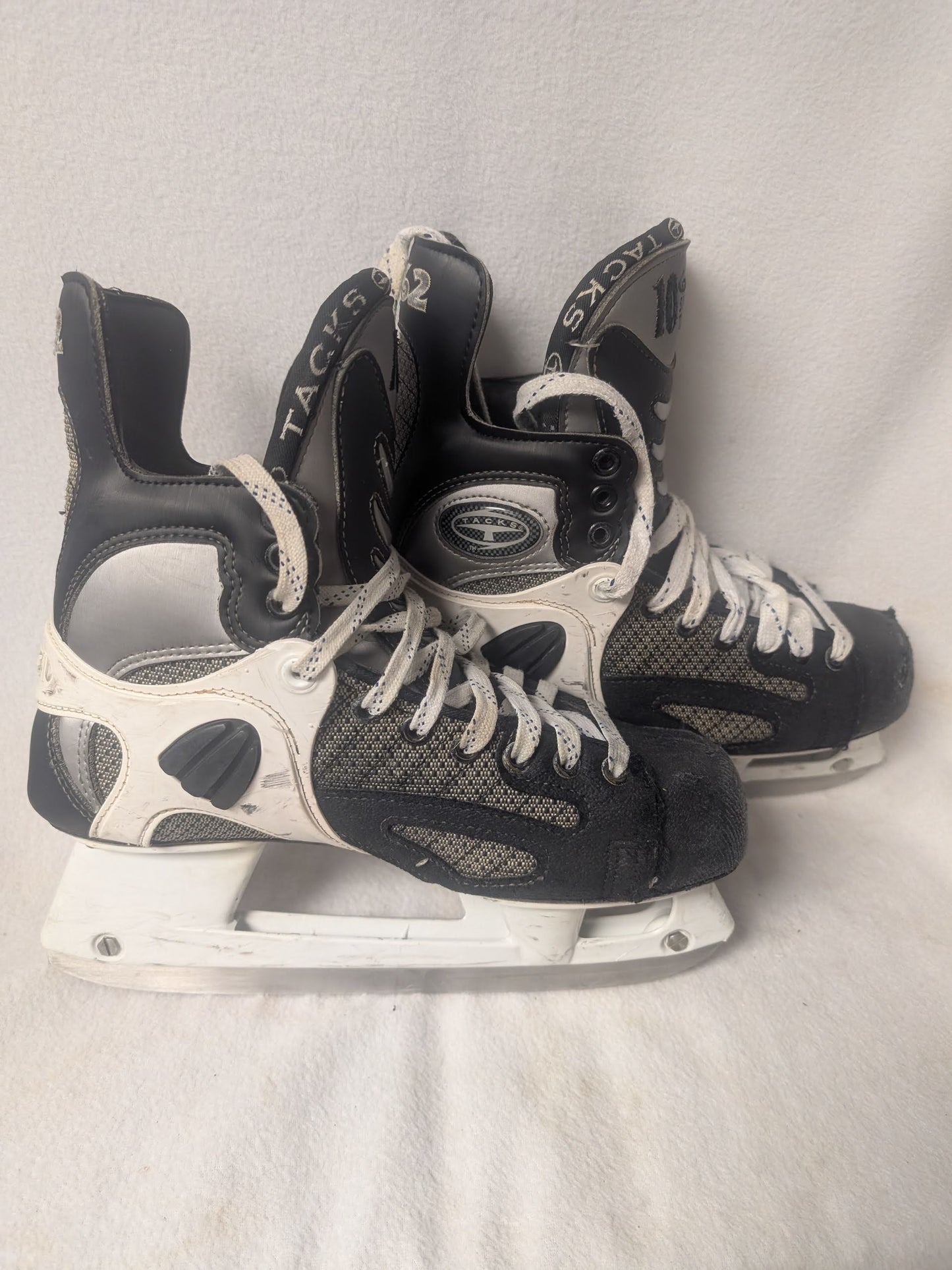 CCM Hockey Ice Skates Size 8 Color Black Condition Used