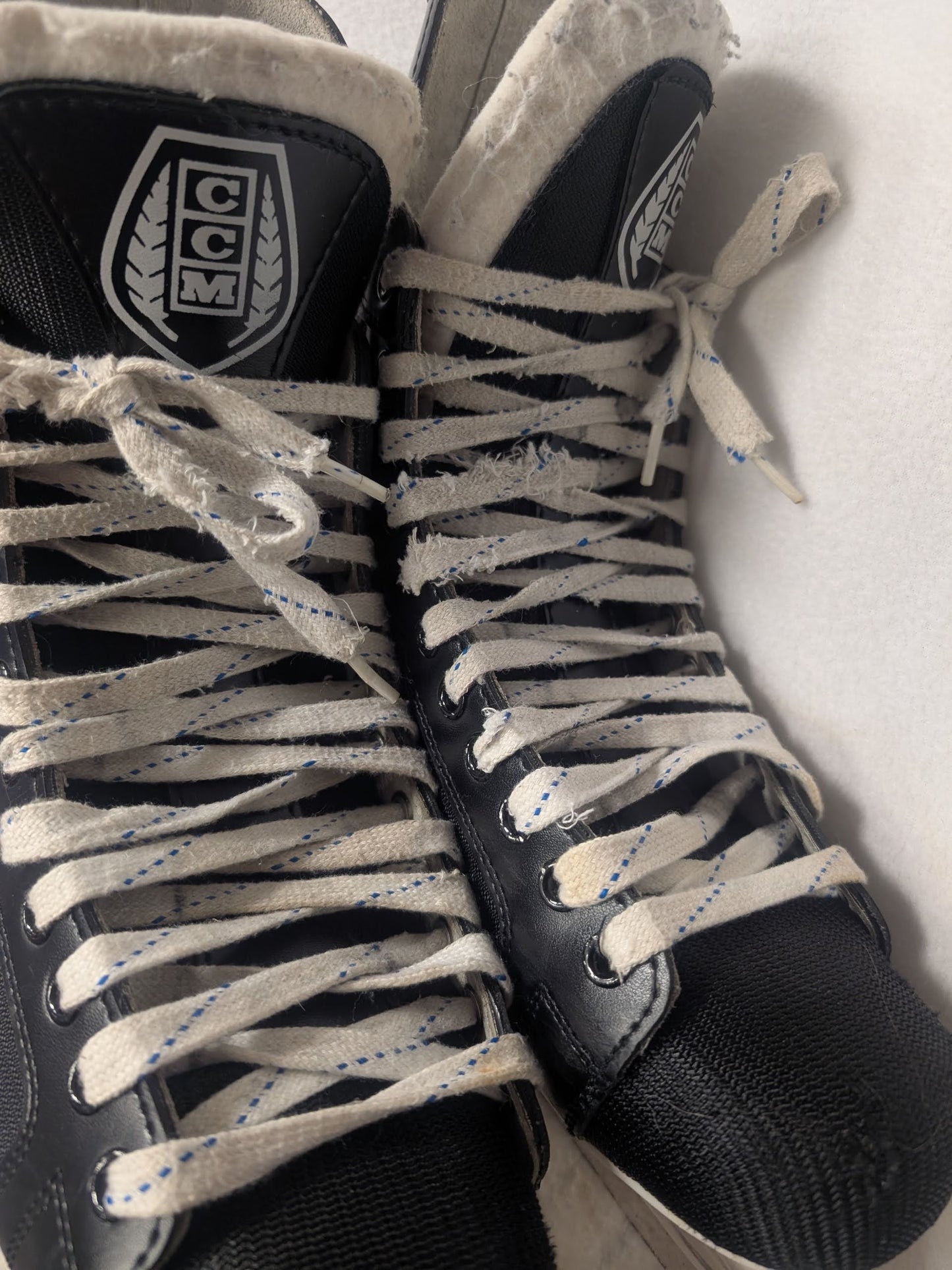 CCM 3500 Hockey Ice Skates Size 11 Color Black Condition Used