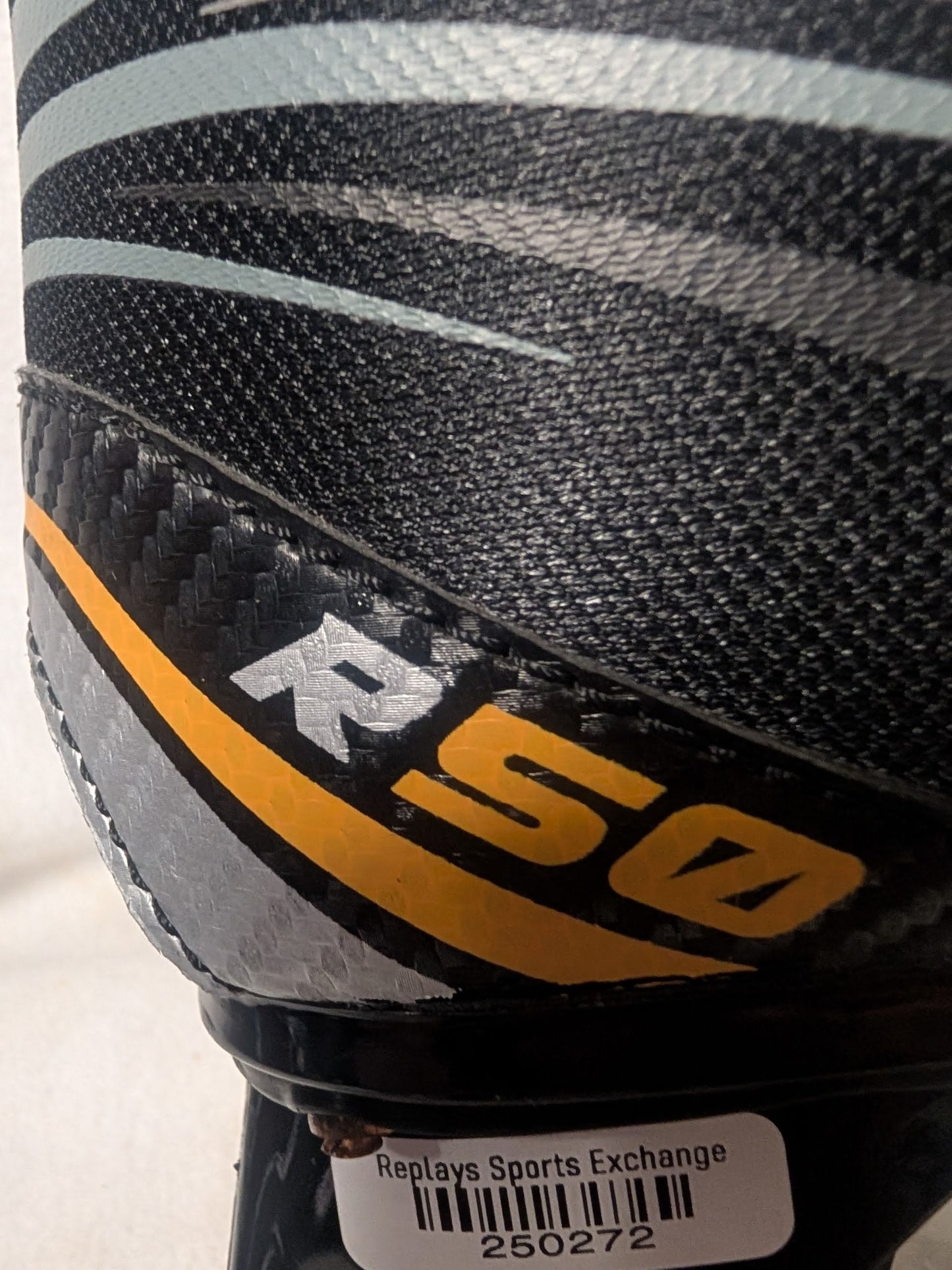 R50 Hockey Ice Skates Size 9 Color Black Used