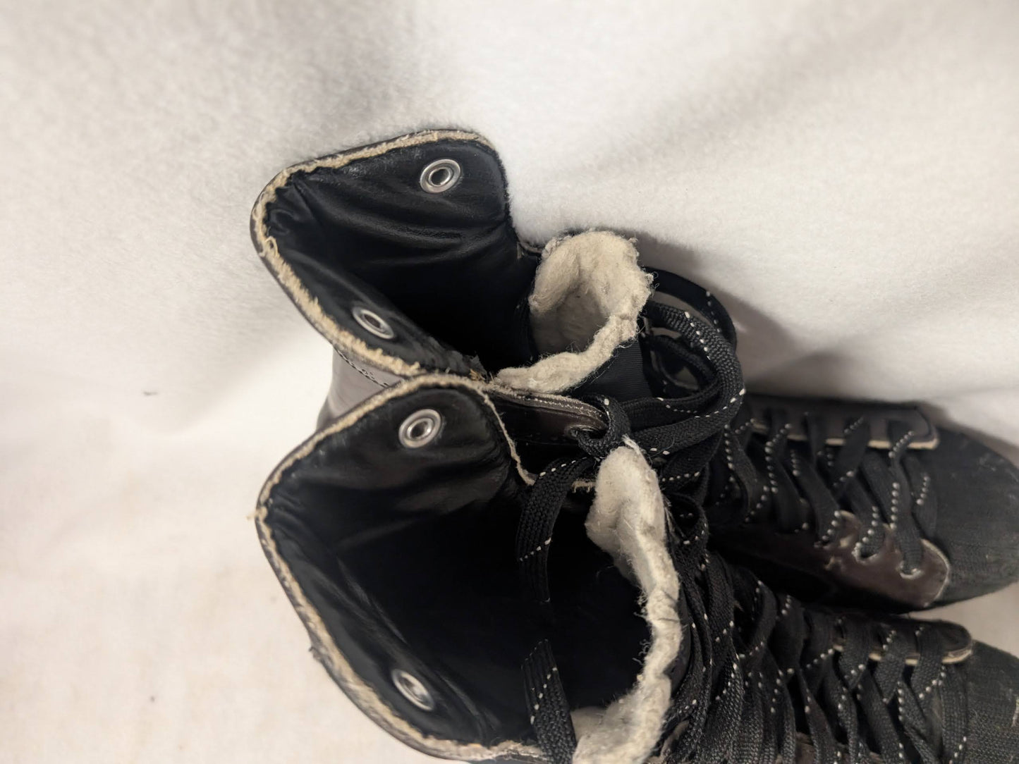 CCM Bronco Hockey Ice Skates Size 10 Color Black Condition Used
