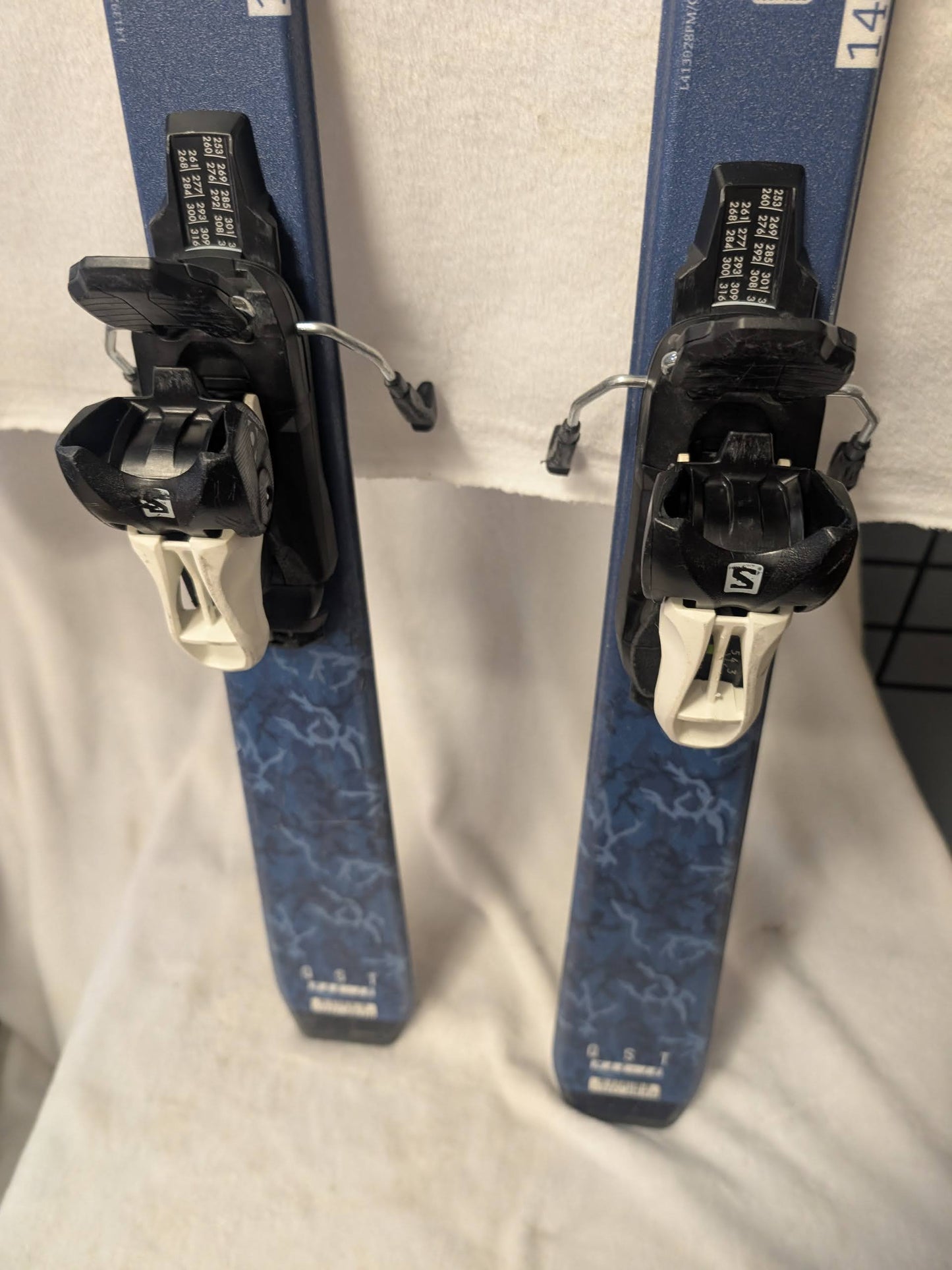 Salomon QST Jr Skis/Grip Walk Bindings Size 140 Cm Blue Used