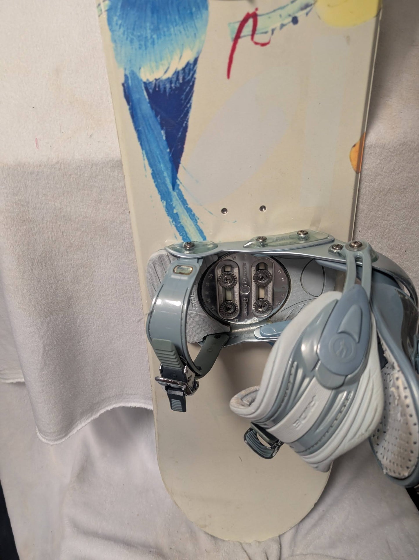 Ride Solace Snowboards Medium Ride Bindings Size 142 Cm Color White Used