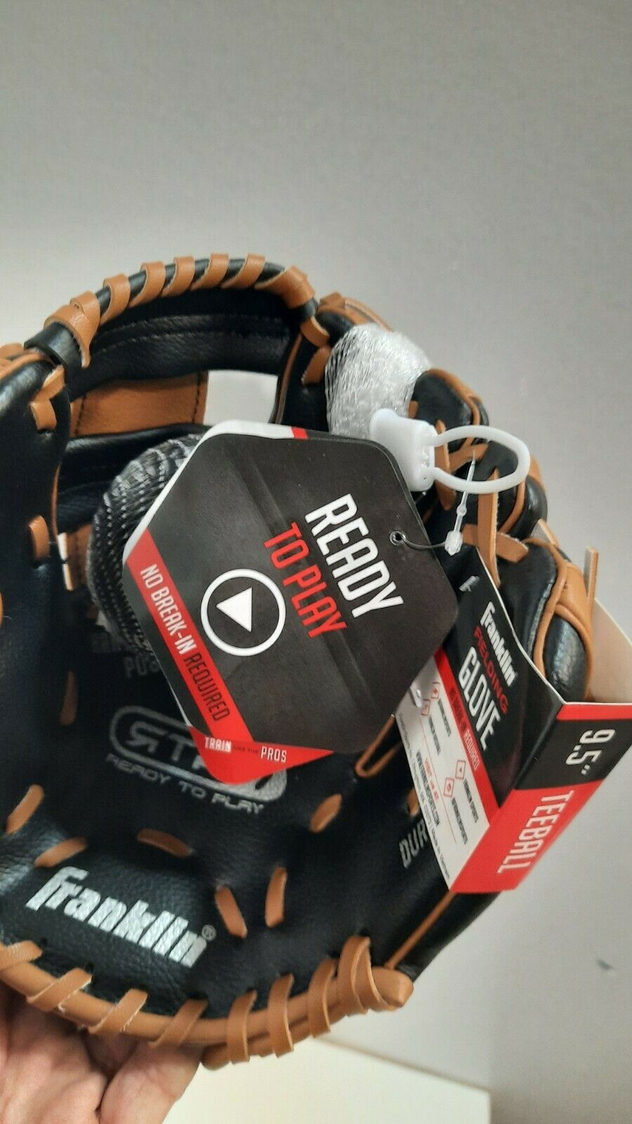 Franklin Ready to Play Fielding Baseball Mitt size 9.5 In left hand right hand throwing with practice ball NEW