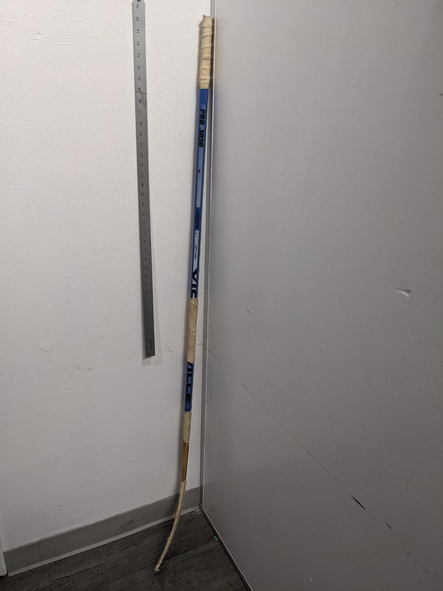 Pro Vic 3050 Hockey Stick SR 60 In Blue (LH) Used LG Johnson Canada Sr