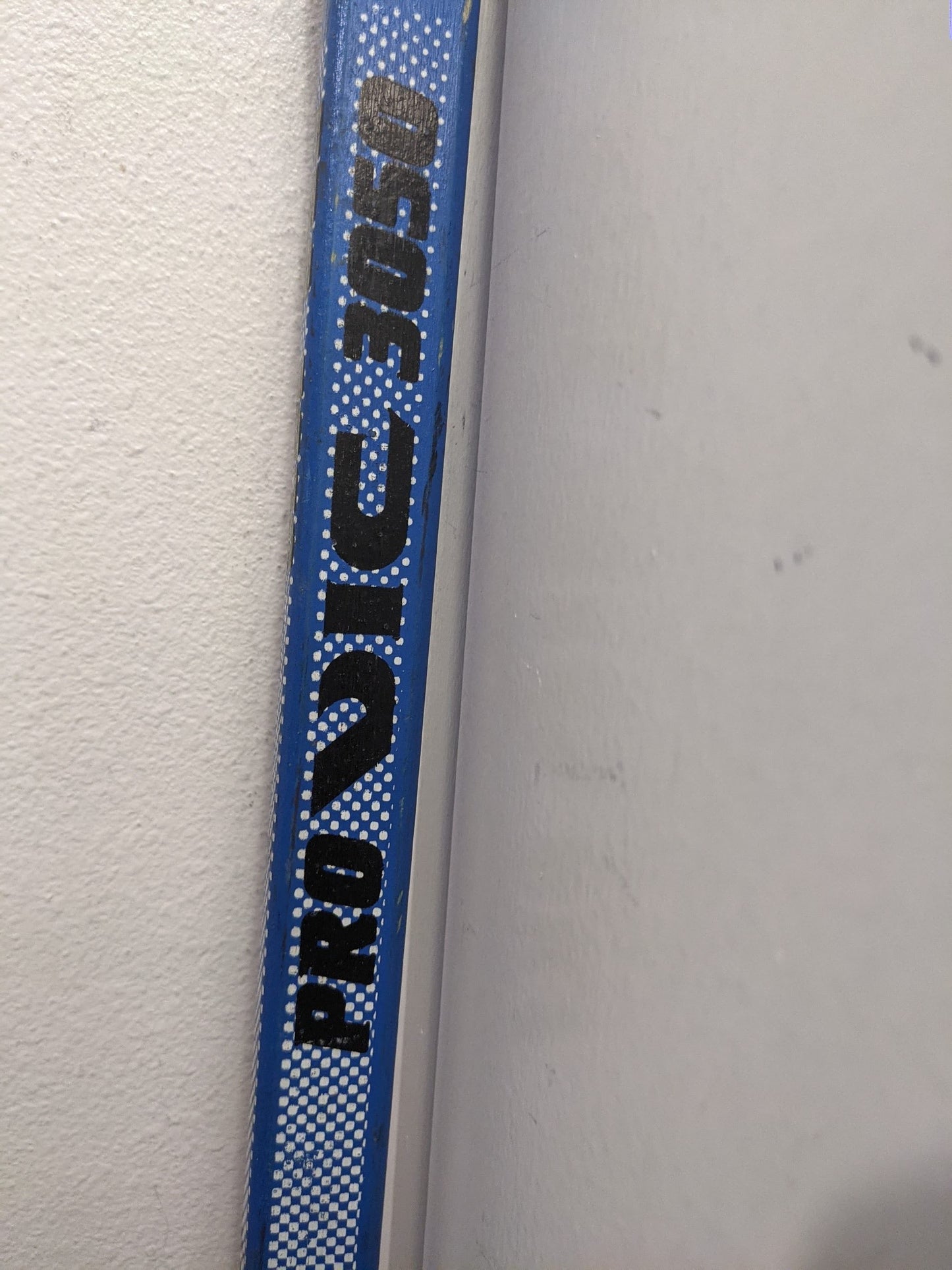 Pro Vic 3050 Hockey Stick SR 60 In Blue (LH) Used LG Johnson Canada Sr