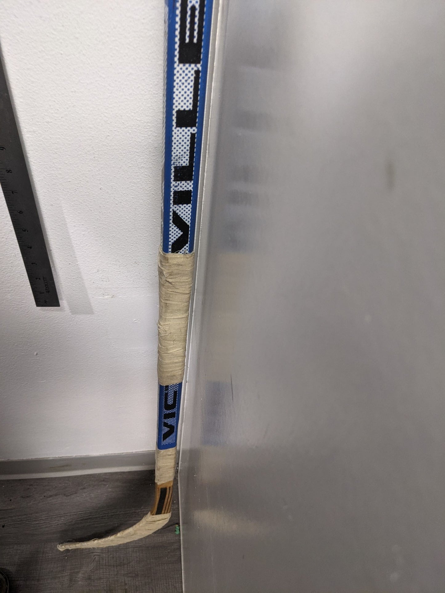 Pro Vic 3050 Hockey Stick SR 60 In Blue (LH) Used LG Johnson Canada Sr