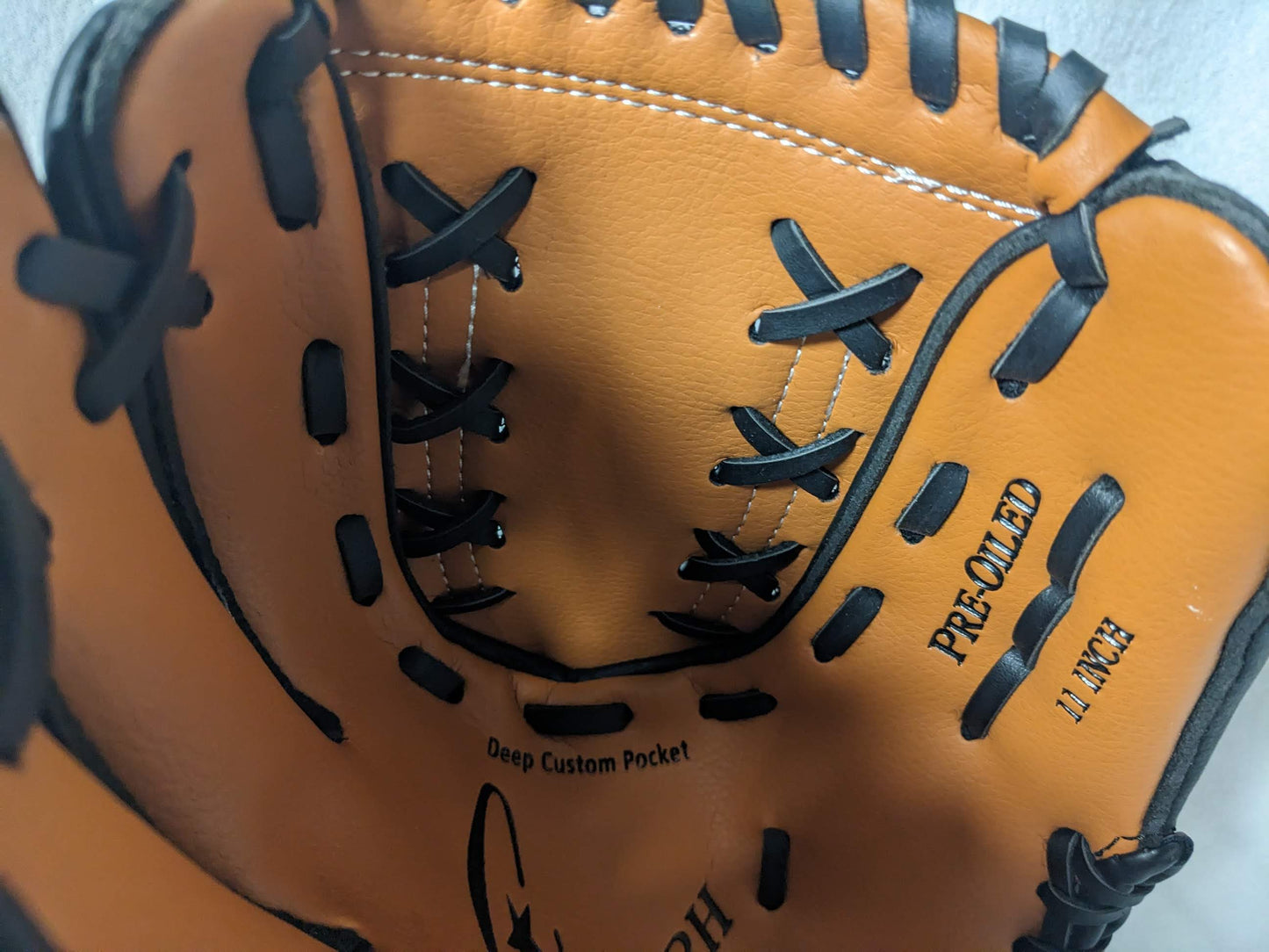 Champion RHT 11.5 Inch Baseball Mitt Glove New Black CBG600