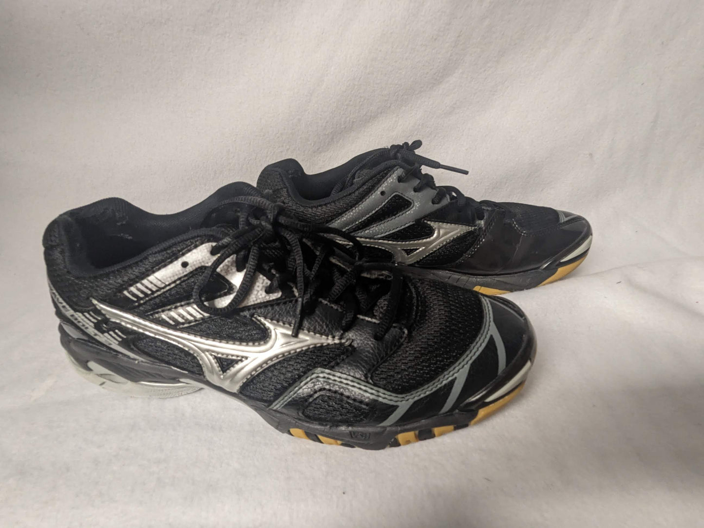 Mizuno Court Shoes Size 10 Color Black Condition Used Volleyball