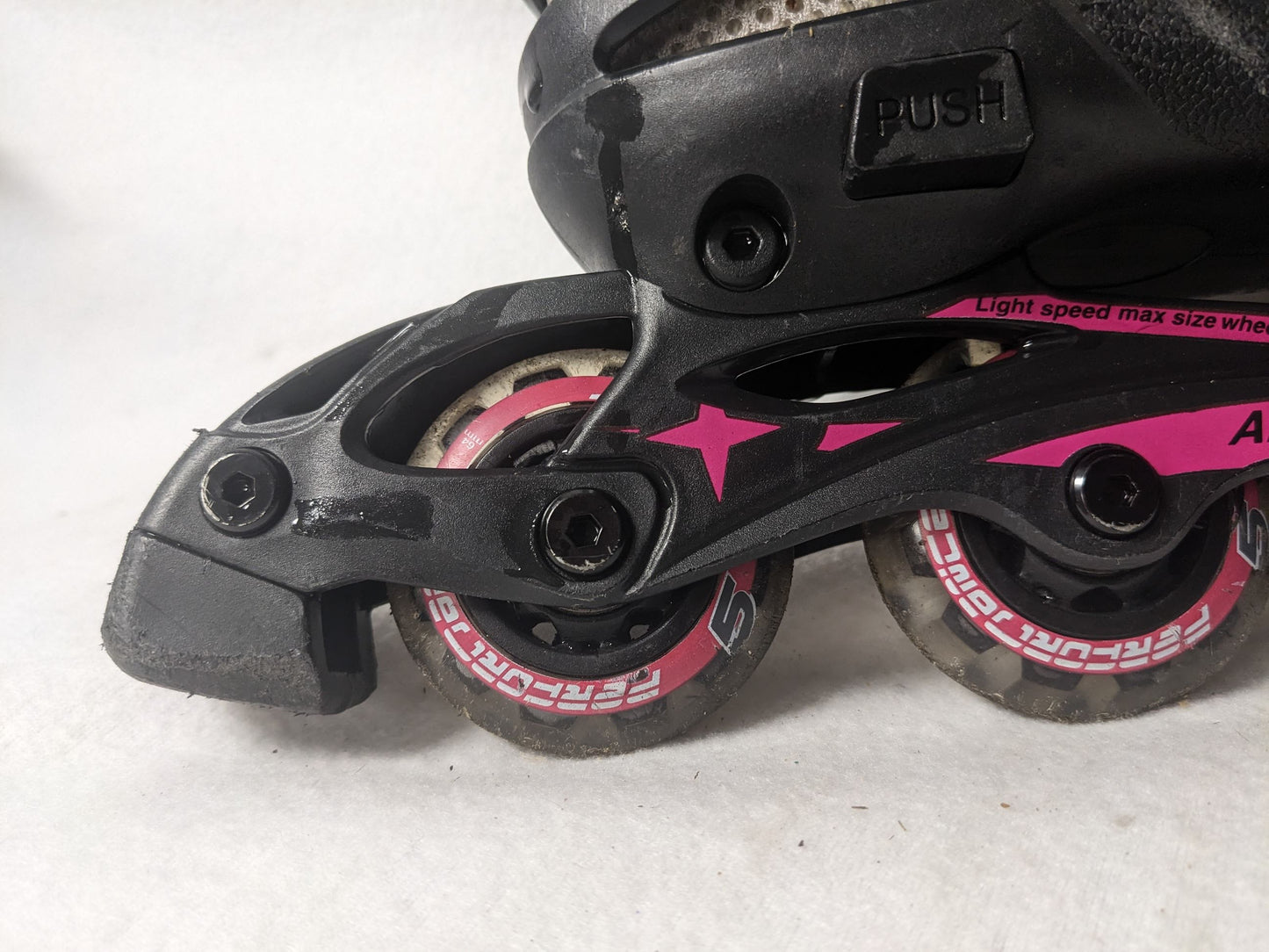 Schwinn Youth In-Line-Skates Size 1-4 Adjustable Color Black Condition Used