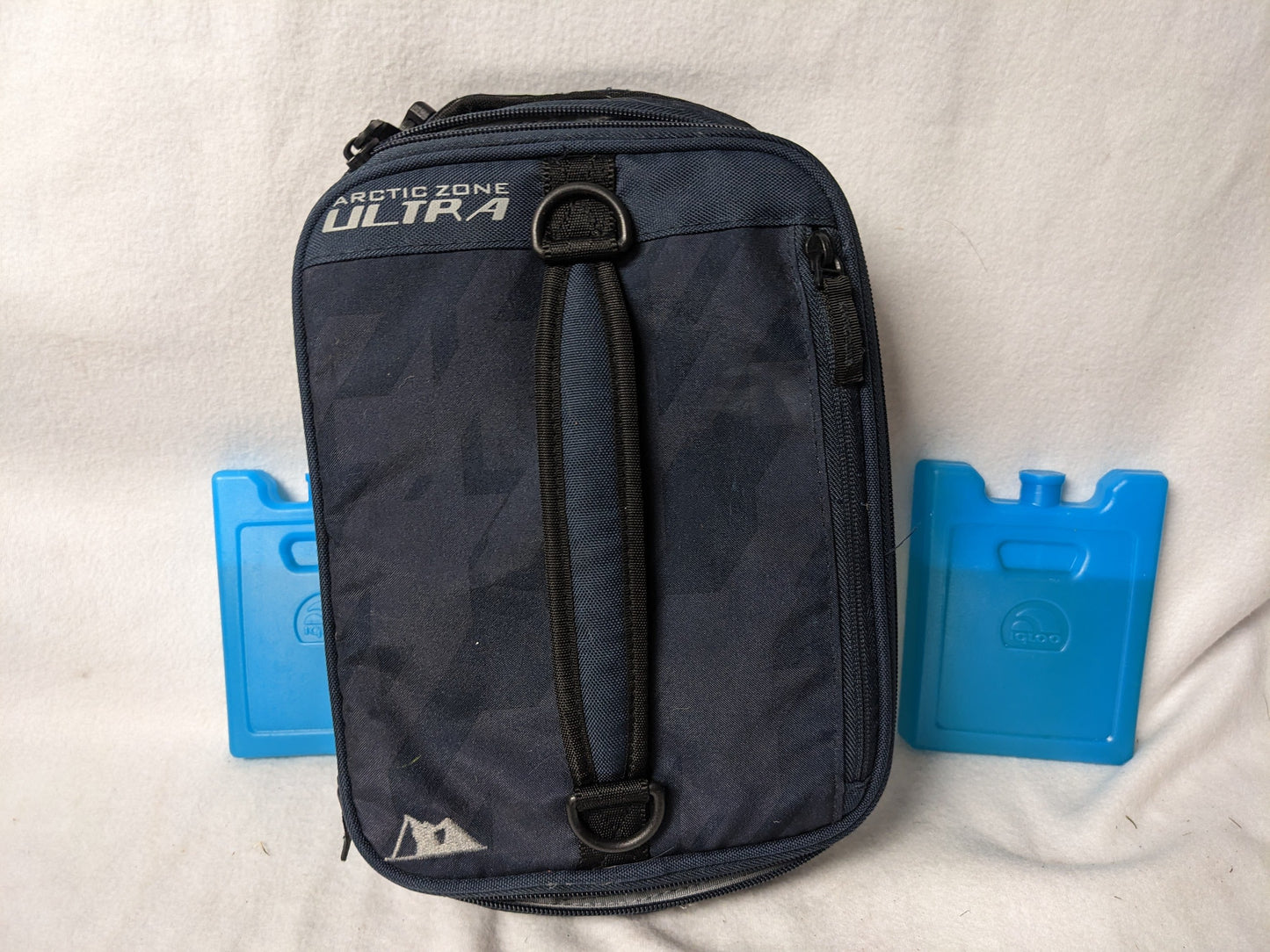Artic Zone Ultra Soft-Sided Cooler Bag w/Refreezable Packs Size 10x8x4 Color Blue Condition Used