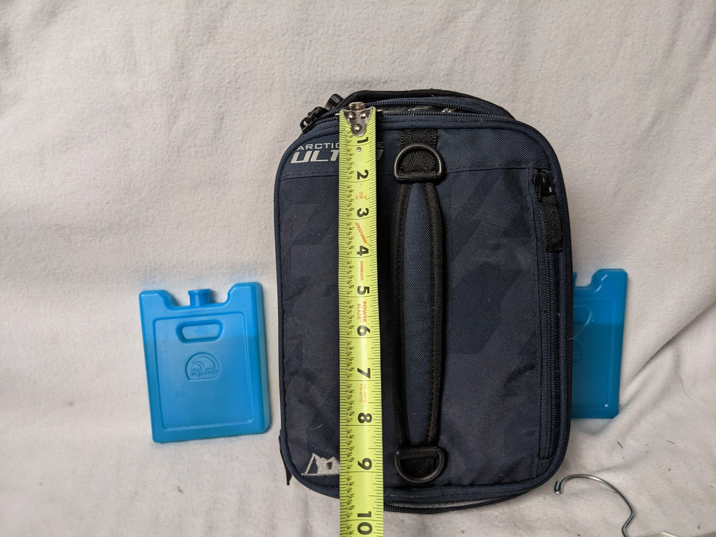 Artic Zone Ultra Soft-Sided Cooler Bag w/Refreezable Packs Size 10x8x4 Color Blue Condition Used
