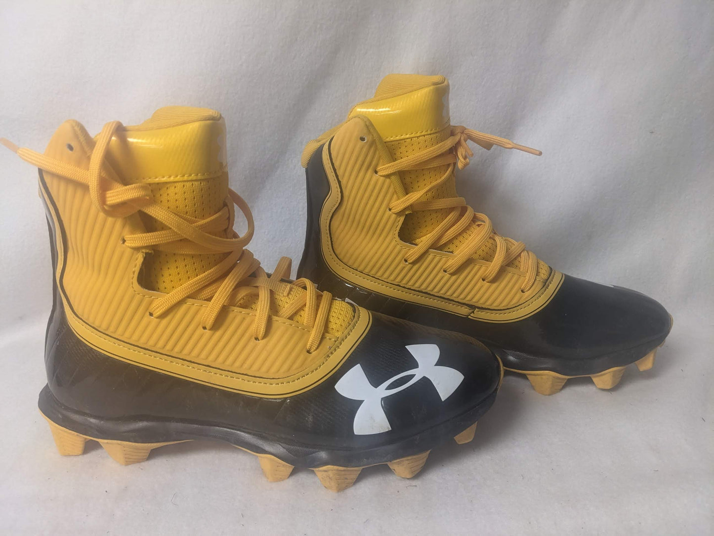 Under Armour High Top Cleats Size 6.Color Yellow Condition Used
