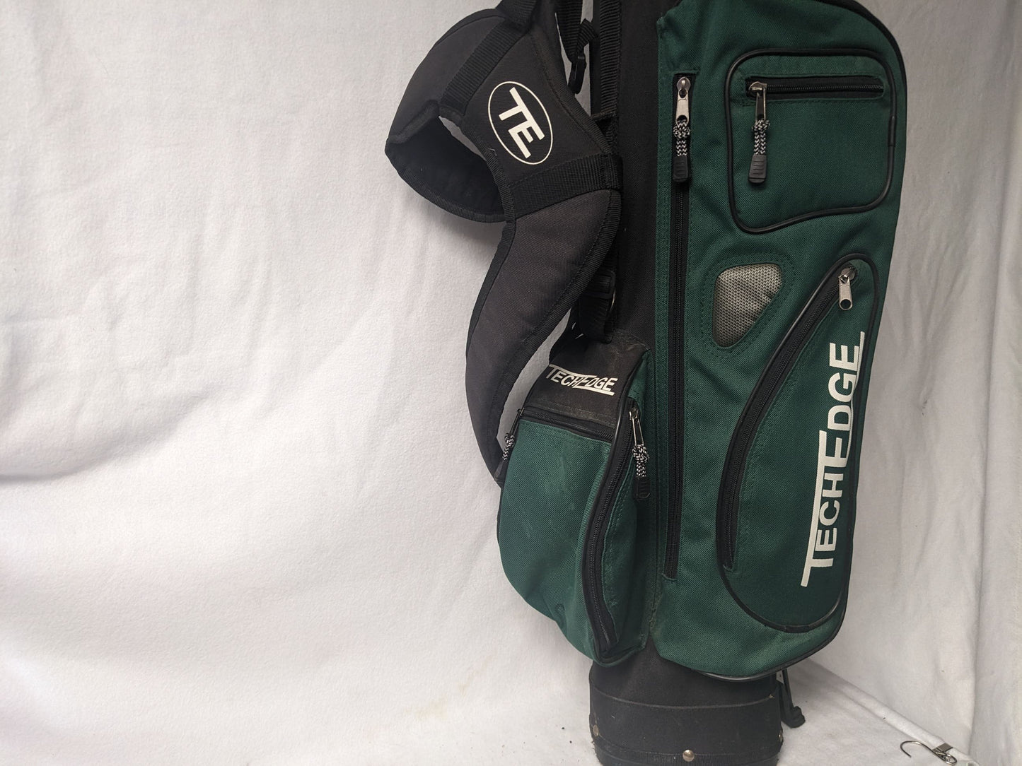 TechEdge Junior Tour Golf Set Size Bag with 8 (RH) Clubs Color Black Condition Used