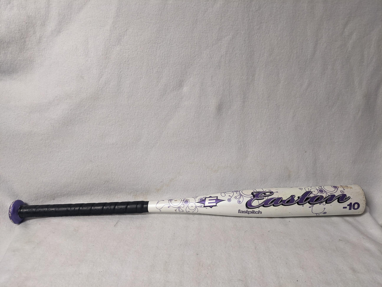 Easton Fastpitch Girl's Softball Bat Size 27 In 17 Oz Color White Condition Used ISA NSA ISF ASA