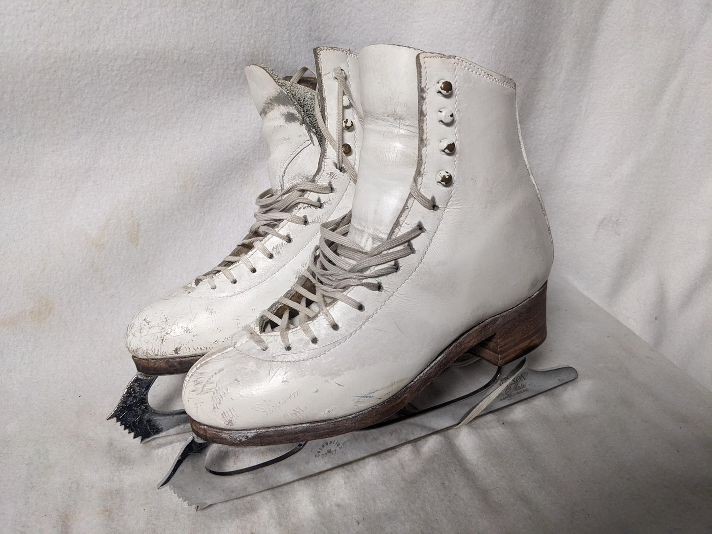 Wilson Skates S.P.Teri Figure Ice Skates Size 3 Color White Condition Used