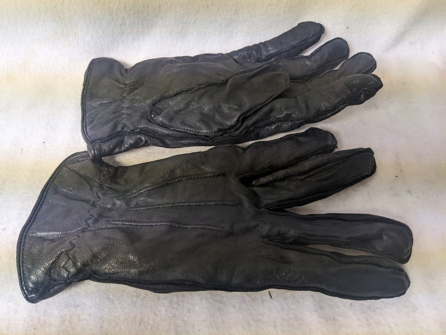 Insulated Driving Gloves Size Adult Color Black Condition Used