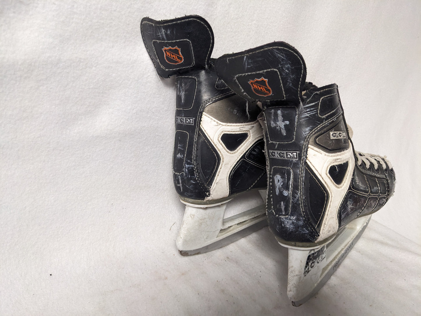 CCM 92 Hockey Ice Skates Size 4 Color Black Condition Used