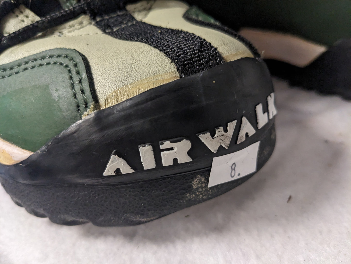 Airwalk Freeride Lace-Up Snowboard Boots Size 8 Color Green Condition Used