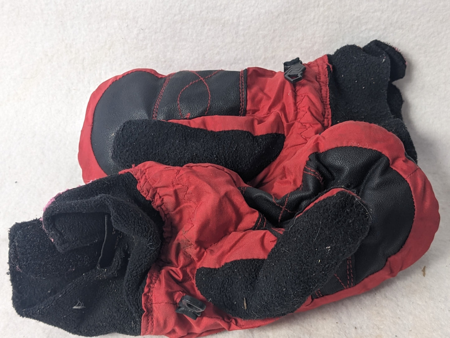 Kombi Youth Winter Mittens Size Youth Medium Color Red Condition Used