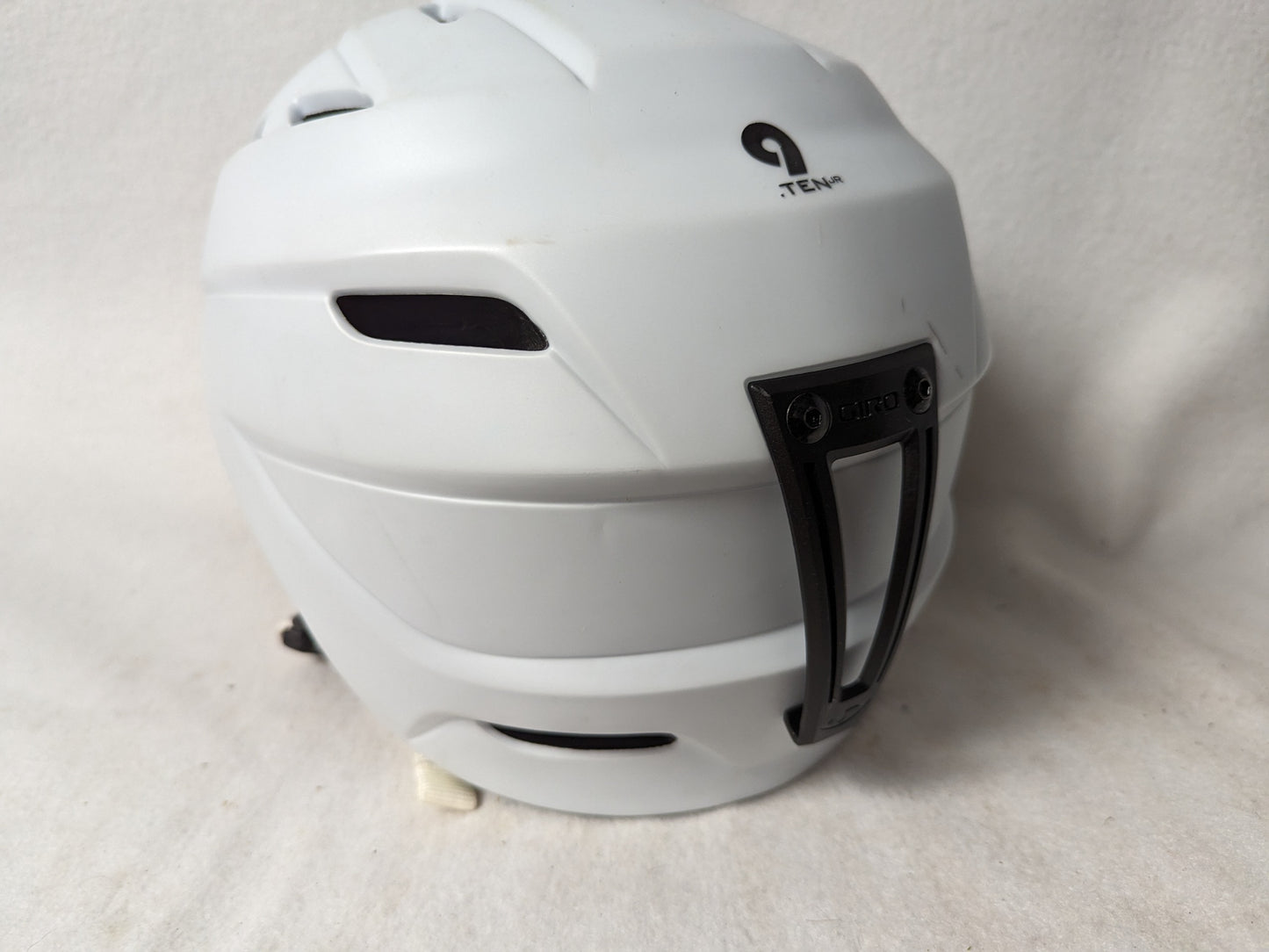 Giro 9 Ten Jr. Vented Ski/Snowboard Helmet Size Medium Color White Condition Used