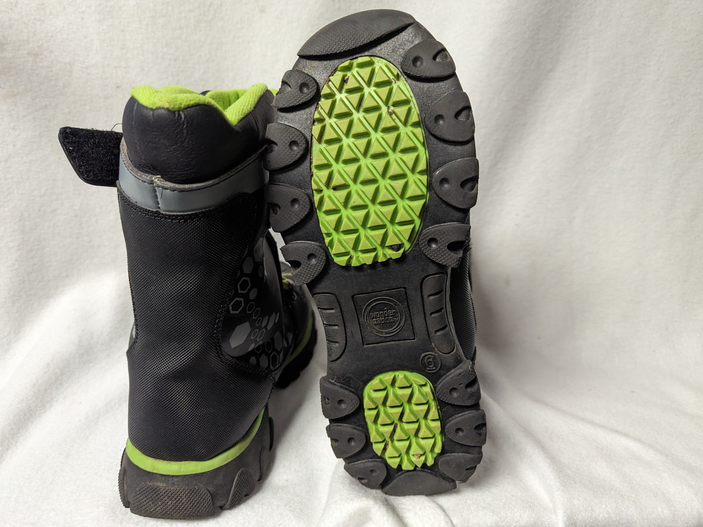 Wonder Nation Insulated Waterproof Hiking Boots Size 6 Color Black Condition Used